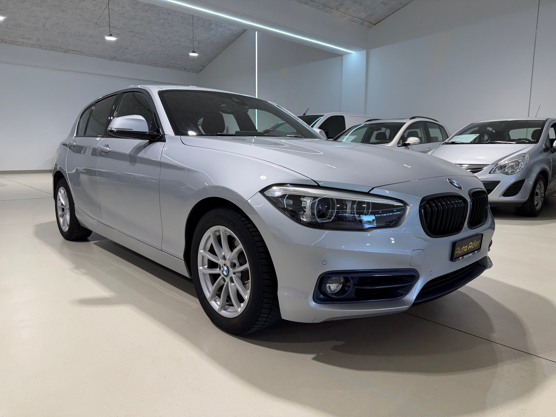BMW 118i Edition Sport Line Steptronic-image-2
