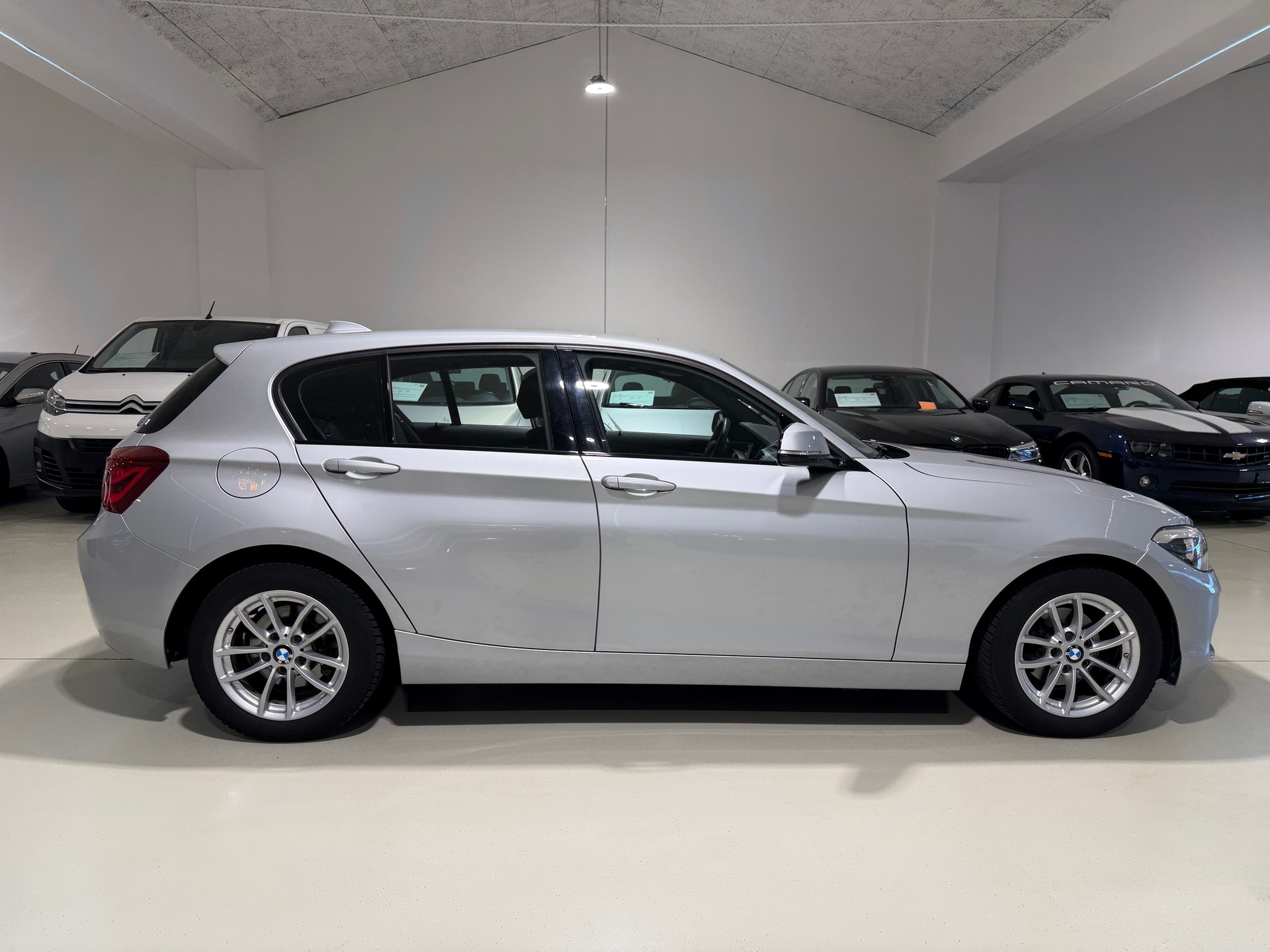 BMW 118i Edition Sport Line Steptronic-image-7