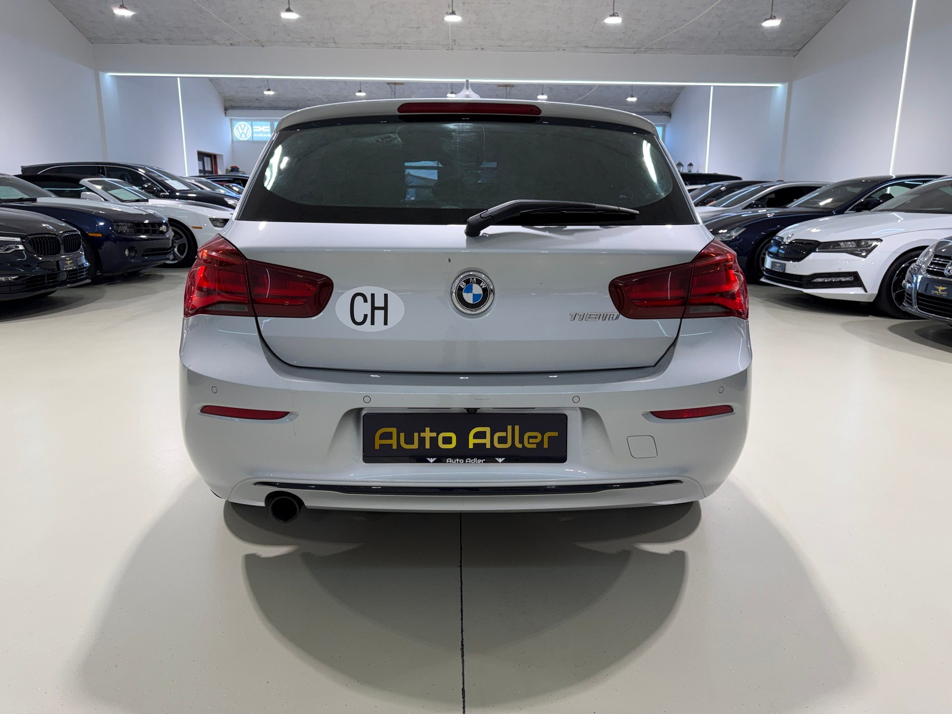 BMW 118i Edition Sport Line Steptronic-image-4