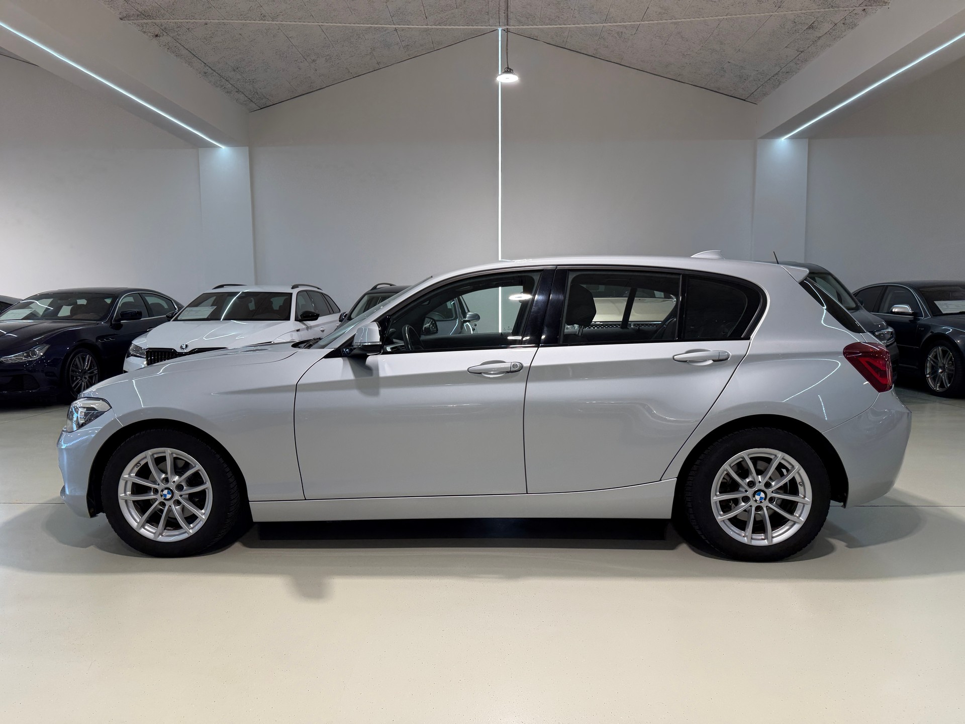BMW 118i Edition Sport Line Steptronic-image-3