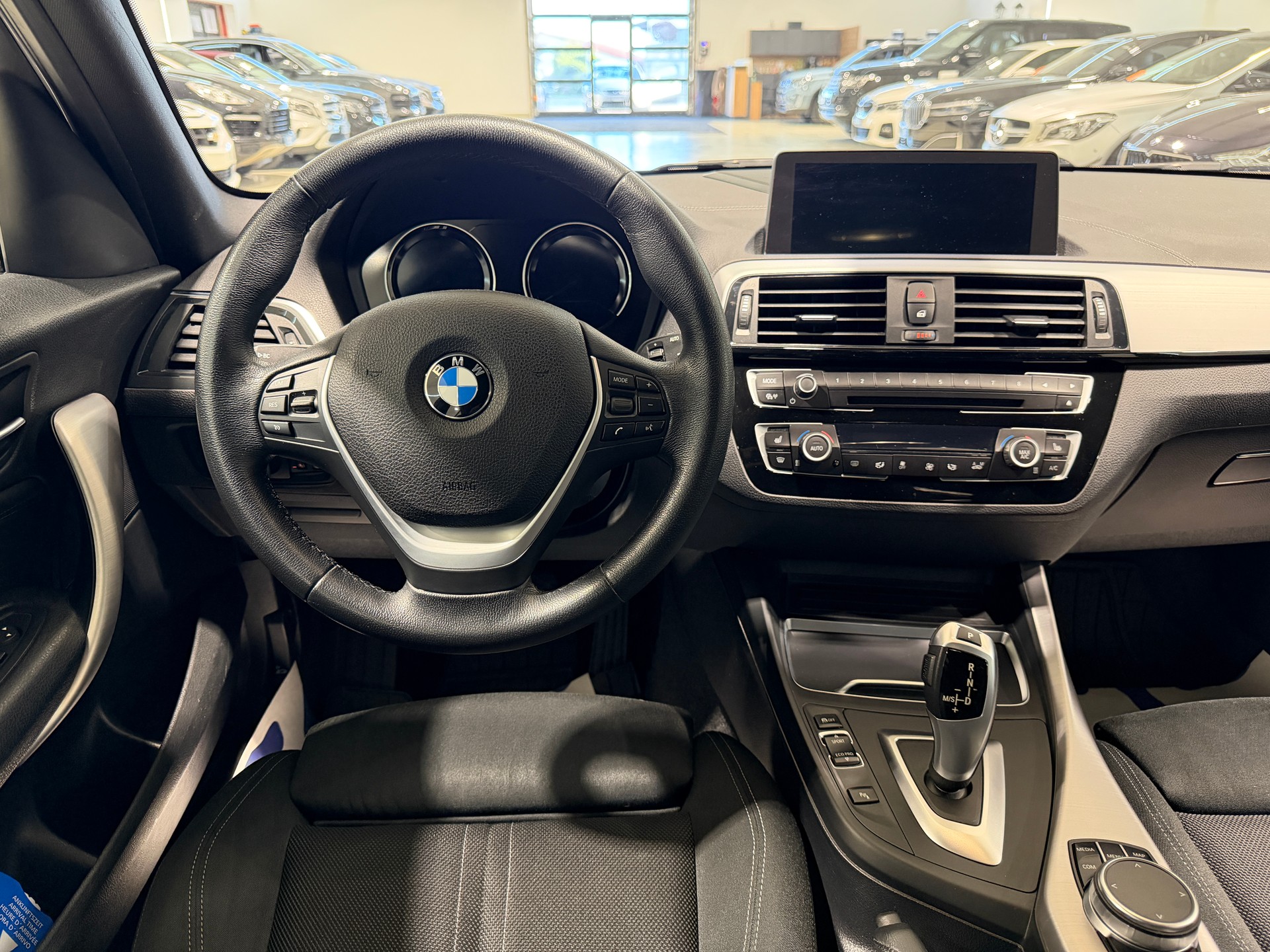 BMW 118i Edition Sport Line Steptronic-image-13