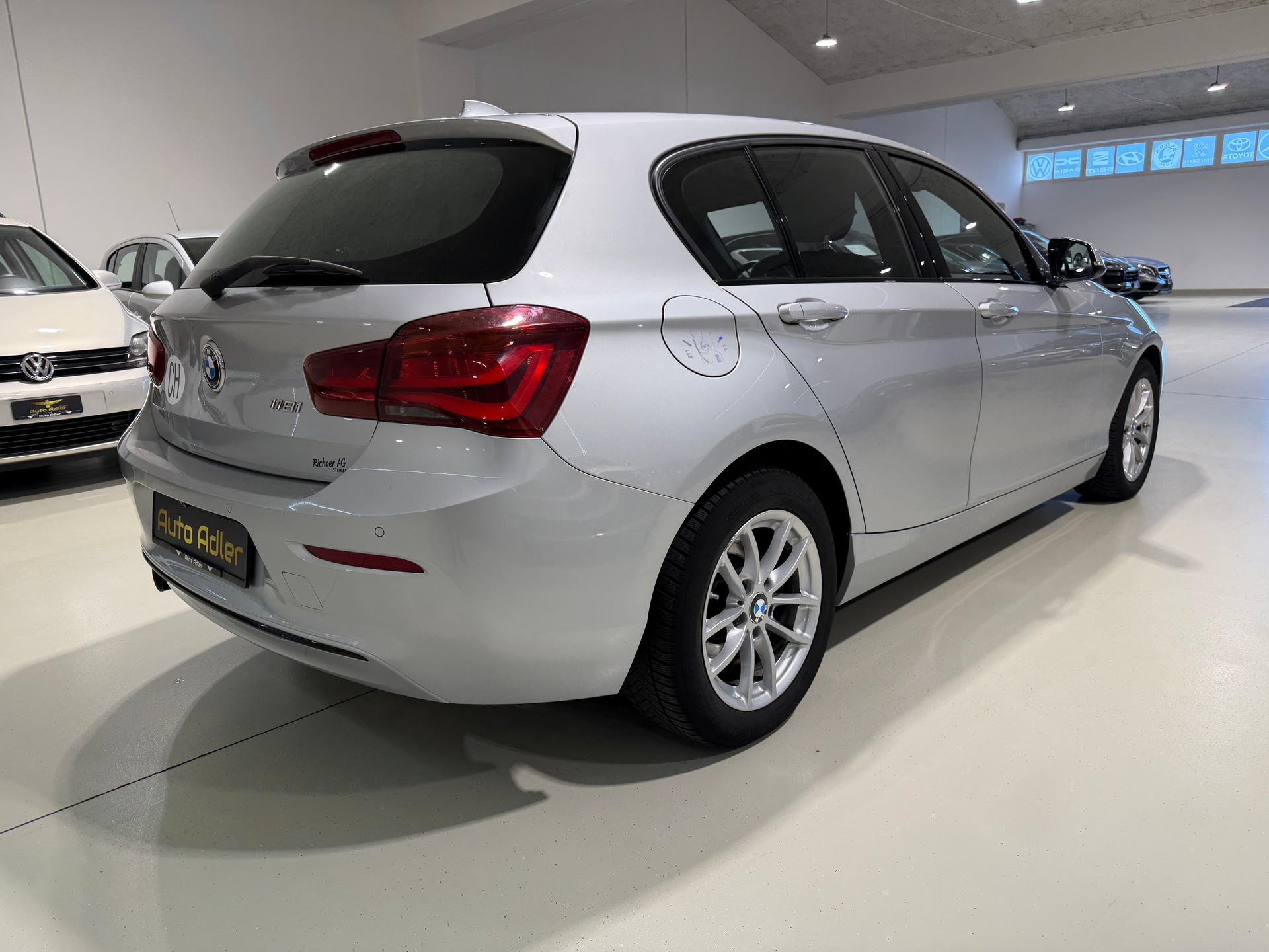 BMW 118i Edition Sport Line Steptronic-image-6
