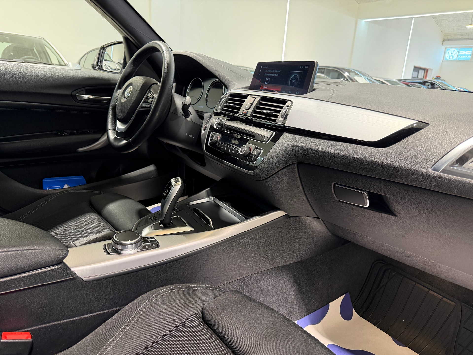 BMW 118i Edition Sport Line Steptronic-image-10