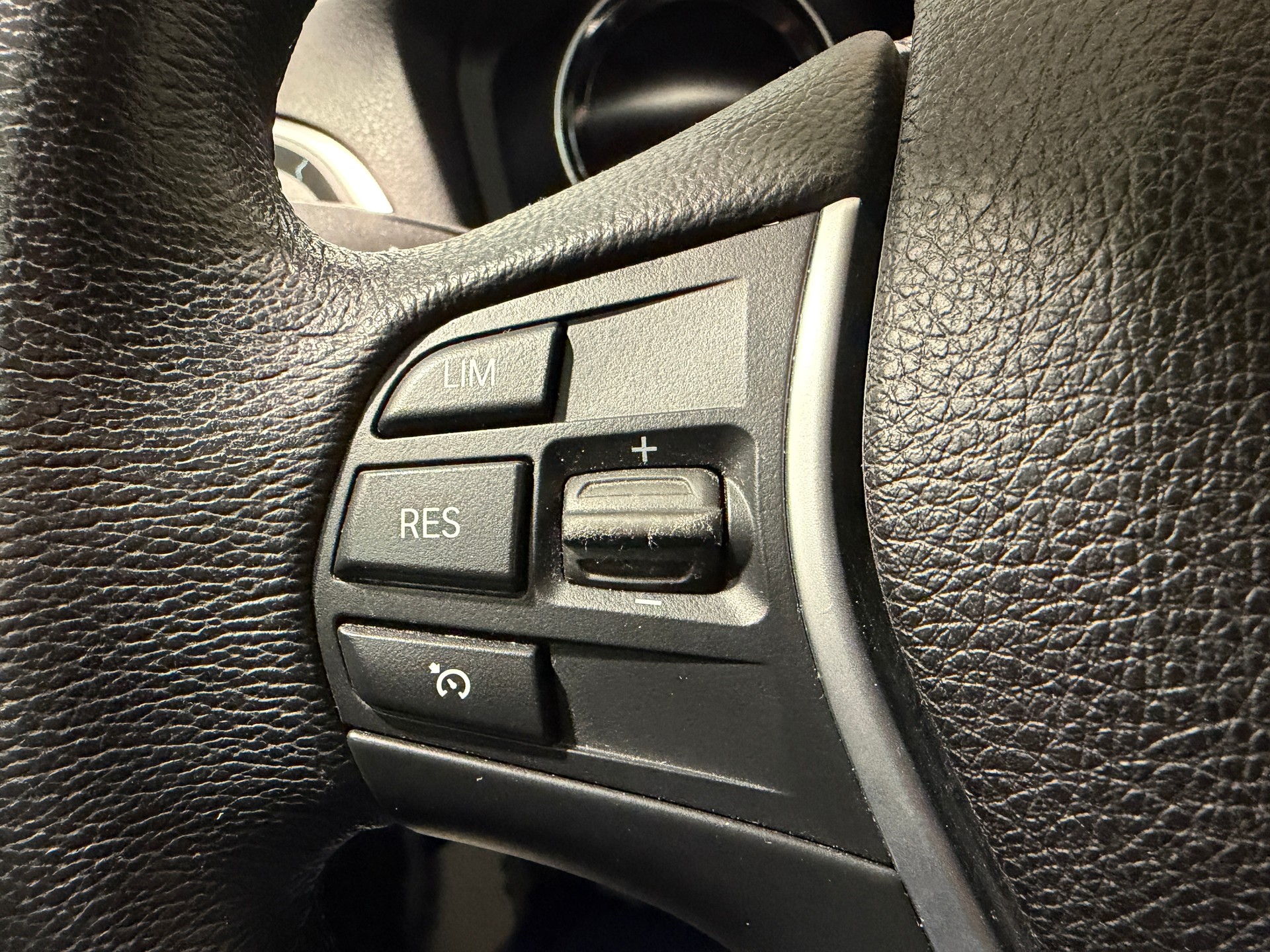 BMW 118i Edition Sport Line Steptronic-image-19