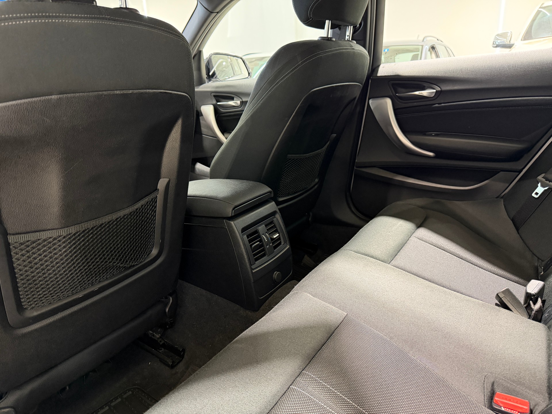 BMW 118i Edition Sport Line Steptronic-image-15