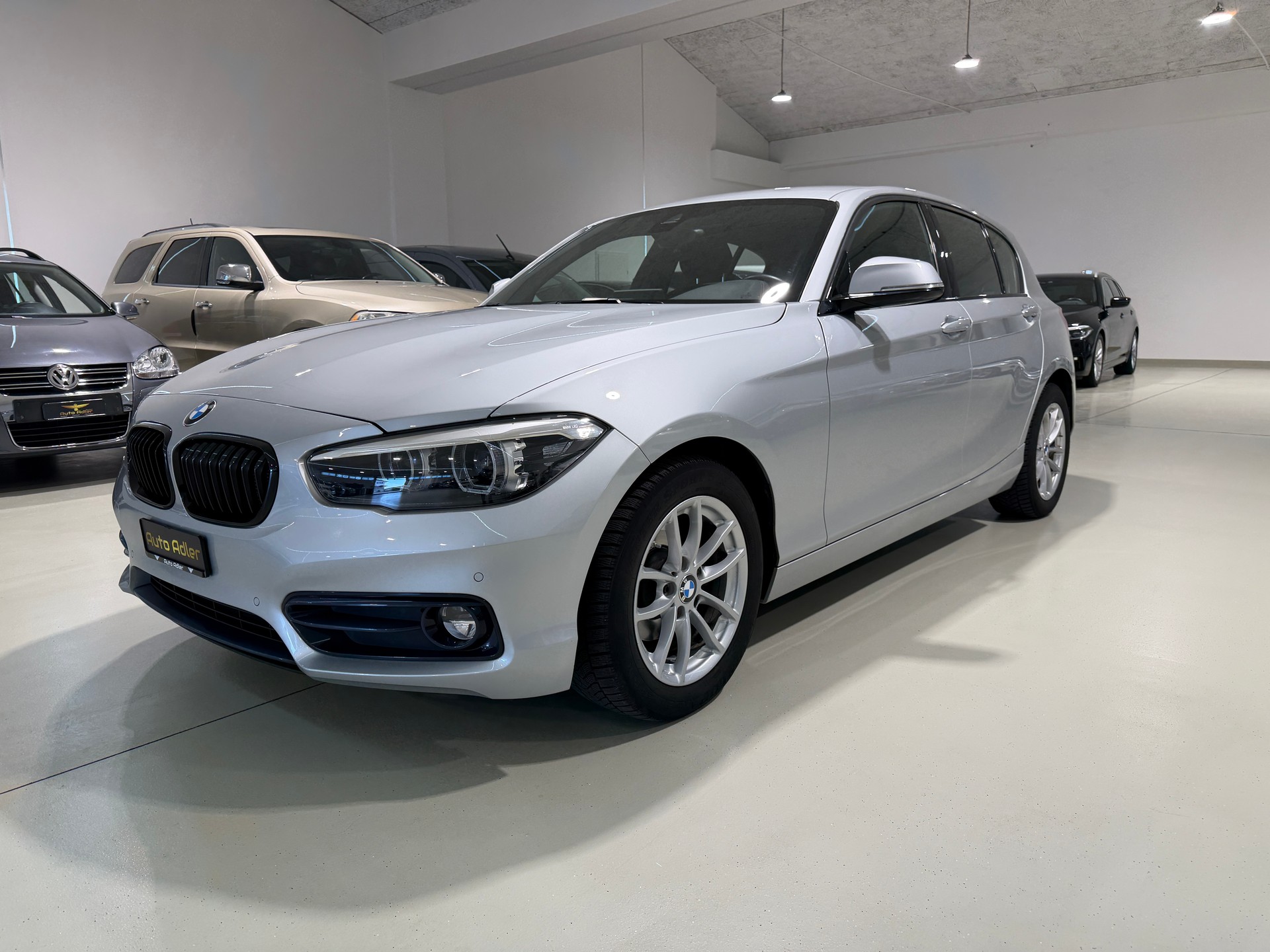 BMW 118i Edition Sport Line Steptronic-image-1