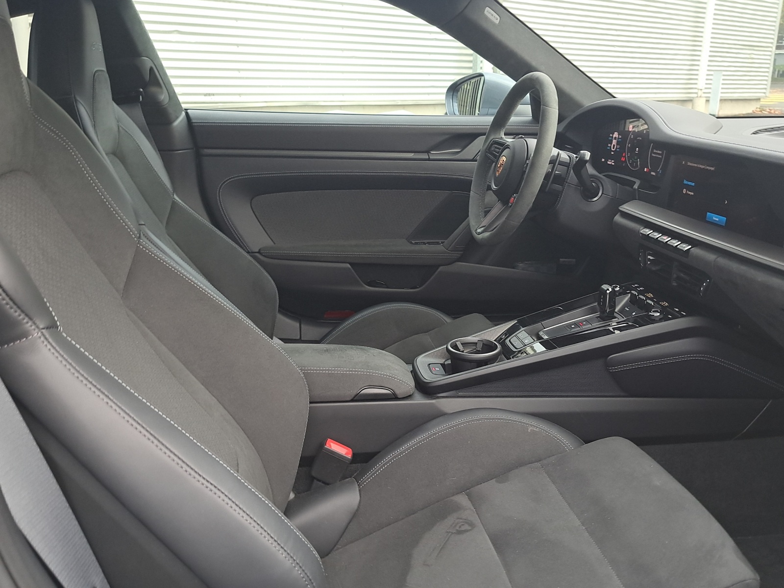 PORSCHE 911 Carrera 4 GTS T-Hybrid PDK-image-8