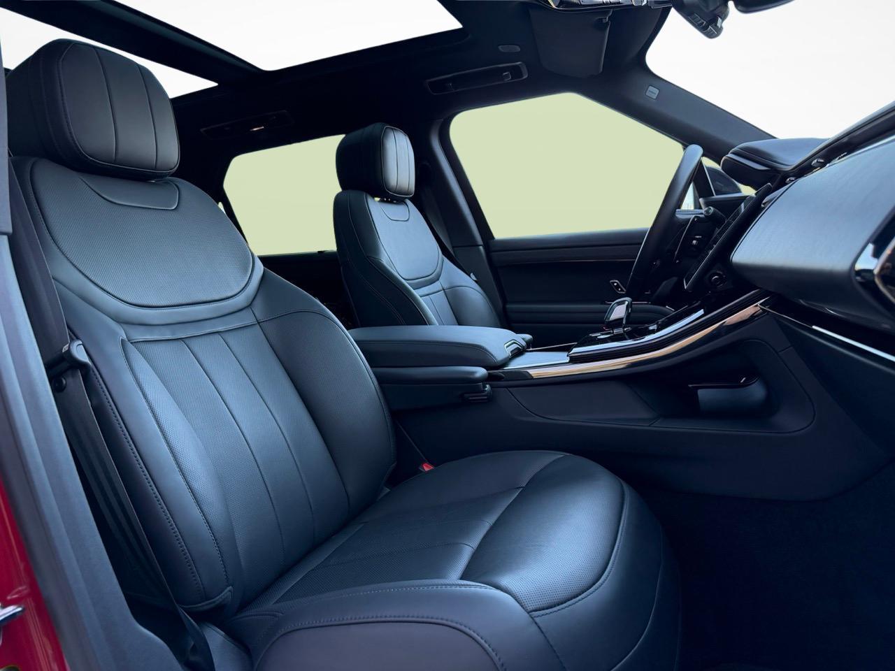 LAND ROVER Range Rover Sport 3.0 I6 P460e SE Dynamic-image-3