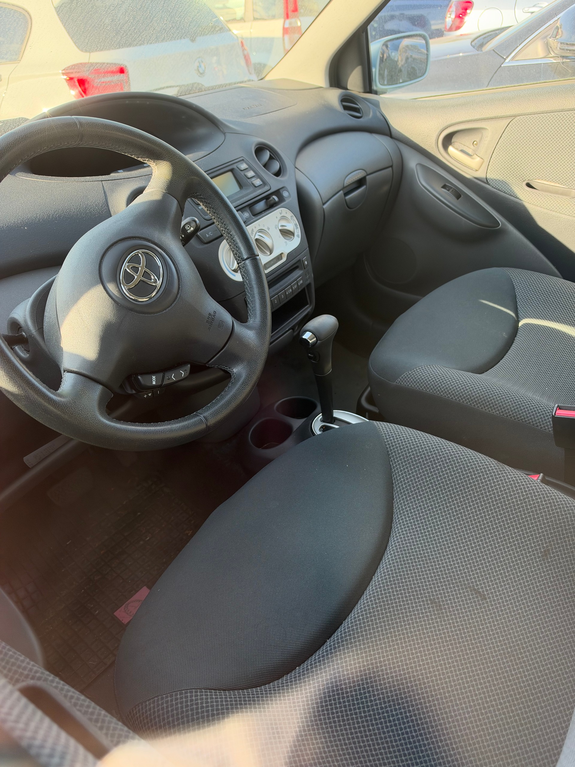 TOYOTA Yaris 1.3 Linea Sol-image-3