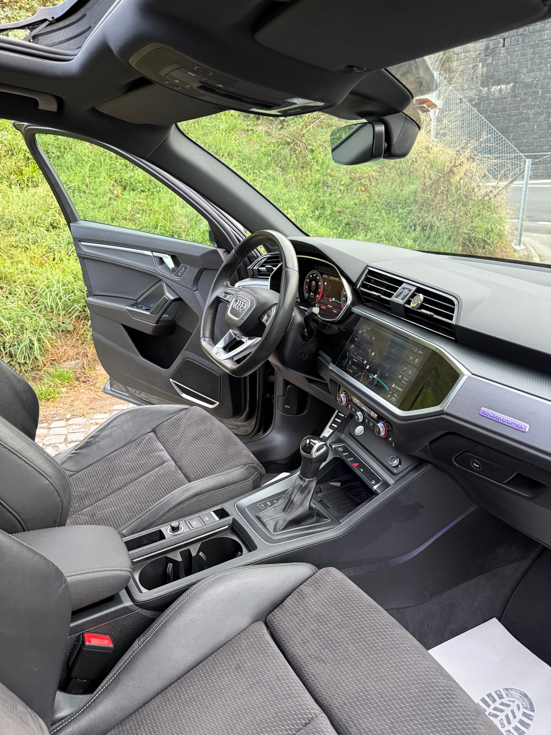 AUDI Q3 40 TFSI S line quattro S-tronic-image-10