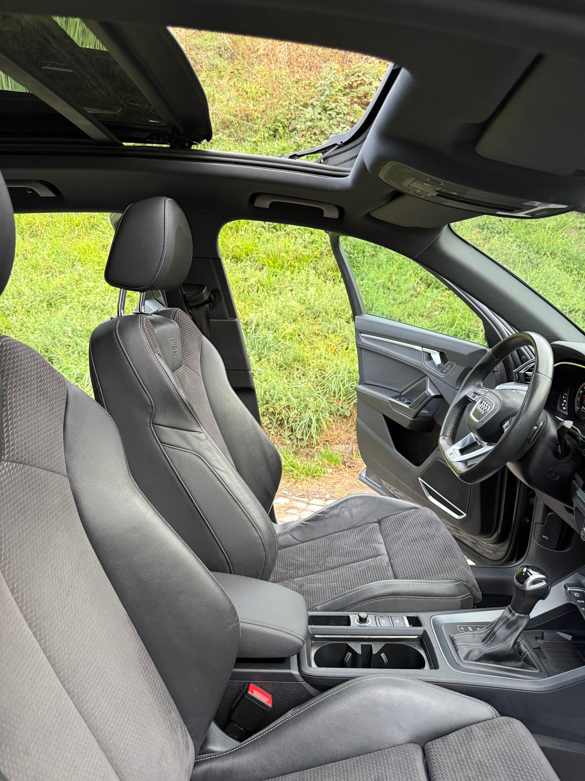 AUDI Q3 40 TFSI S line quattro S-tronic-image-7