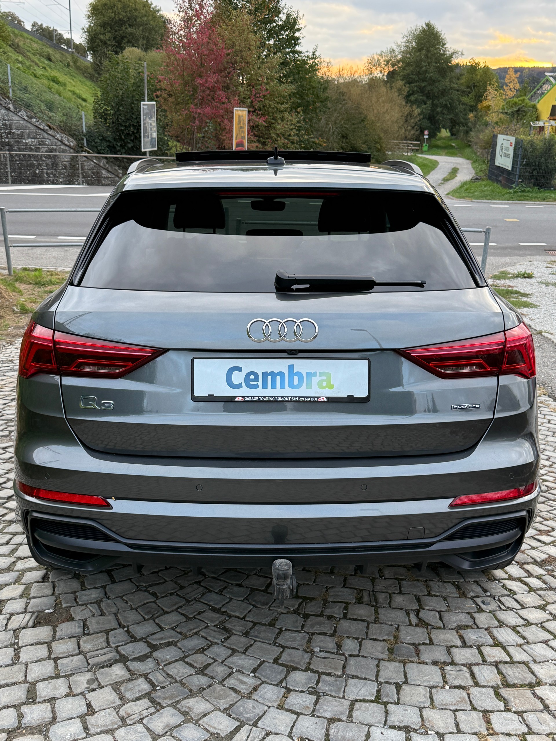 AUDI Q3 40 TFSI S line quattro S-tronic-image-3