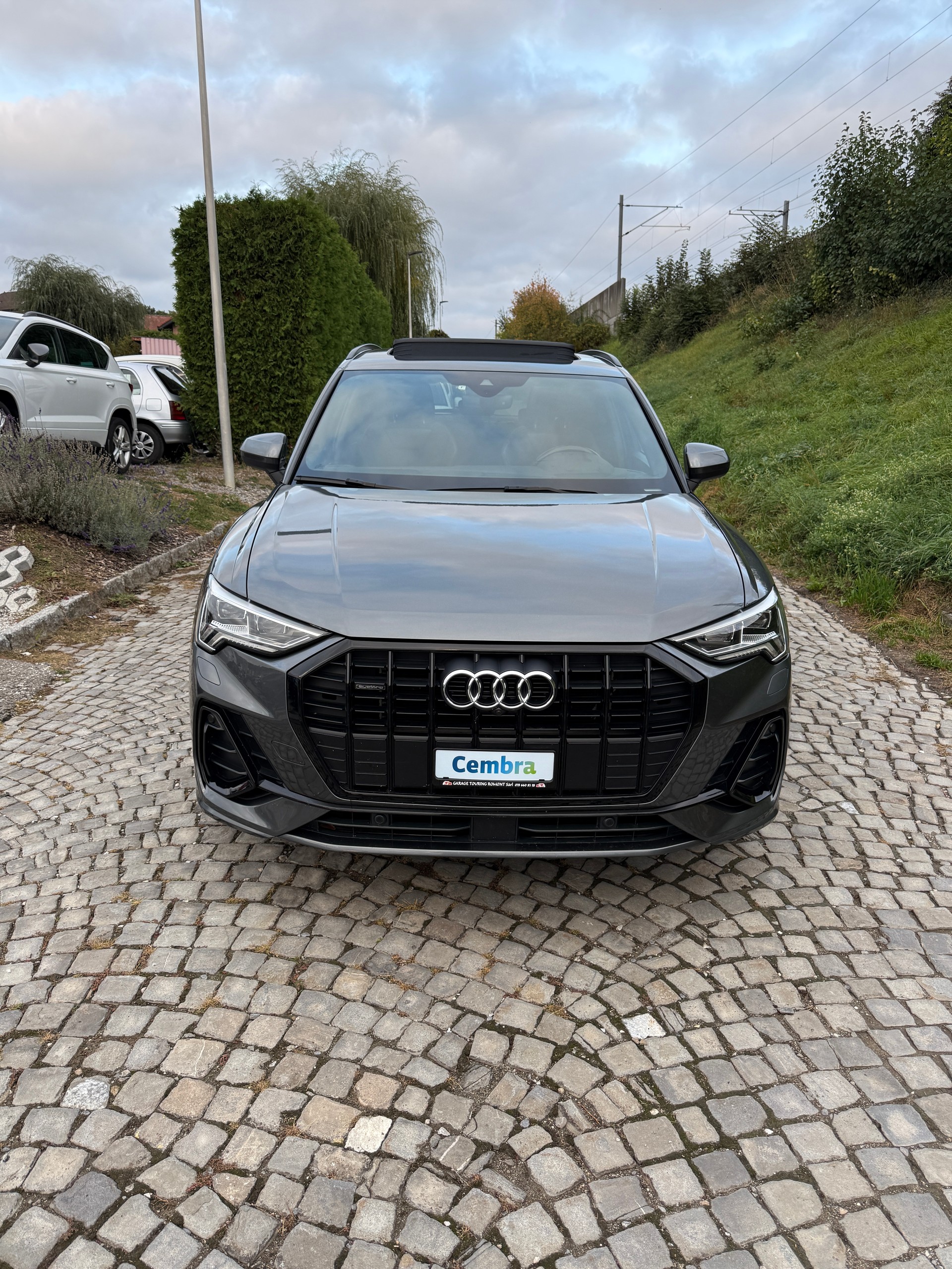 AUDI Q3 40 TFSI S line quattro S-tronic-image-0