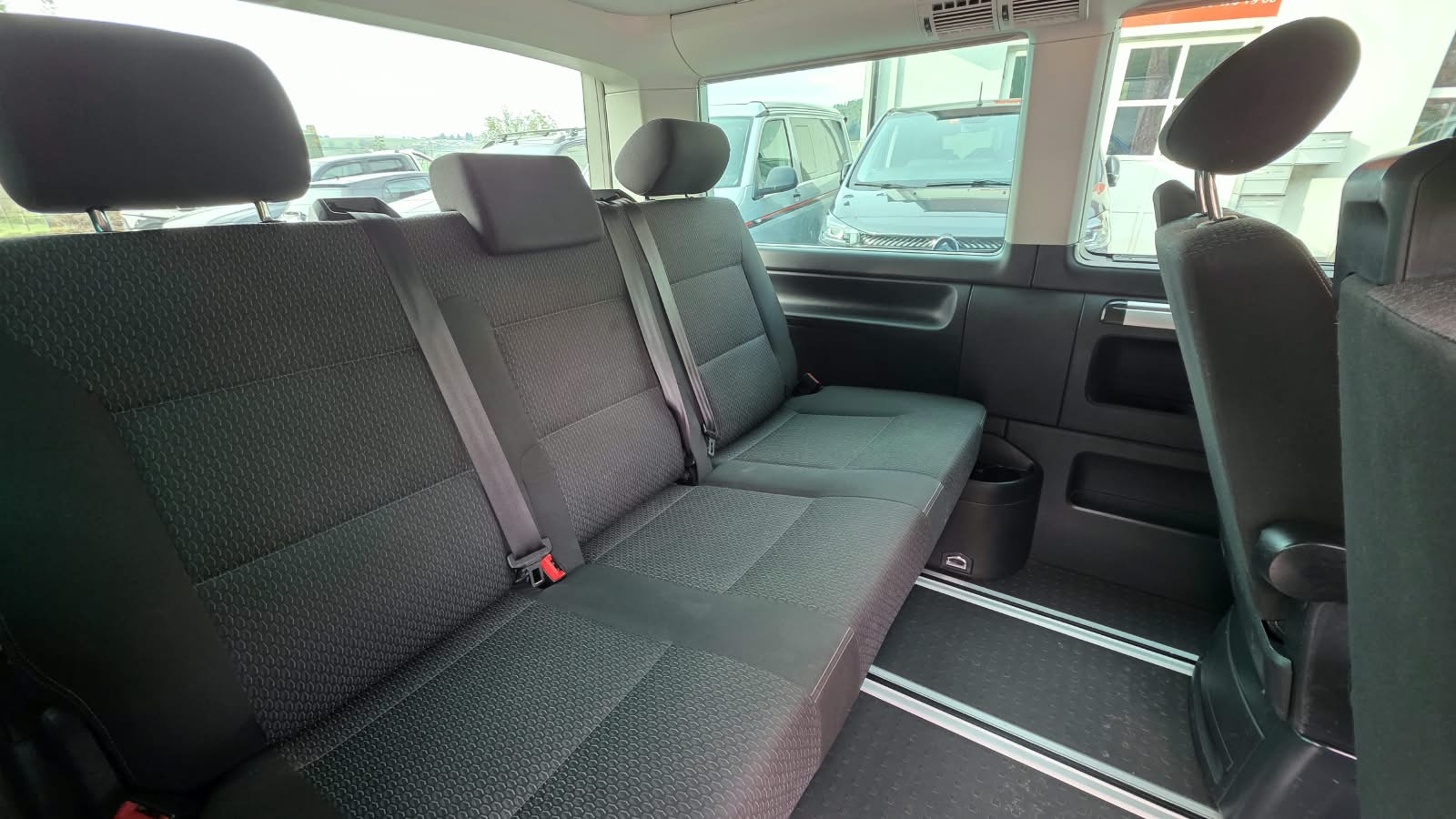 VW T6 California 2.0 TDI Beach Liberty 7 Places-image-12