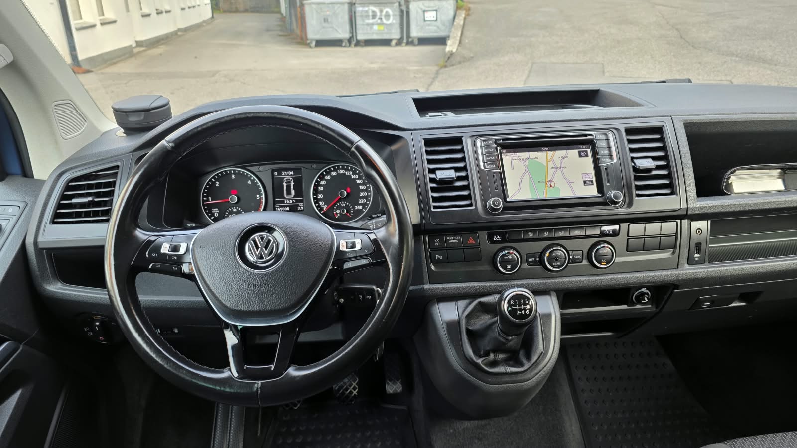 VW T6 California 2.0 TDI Beach Liberty 7 Places-image-9