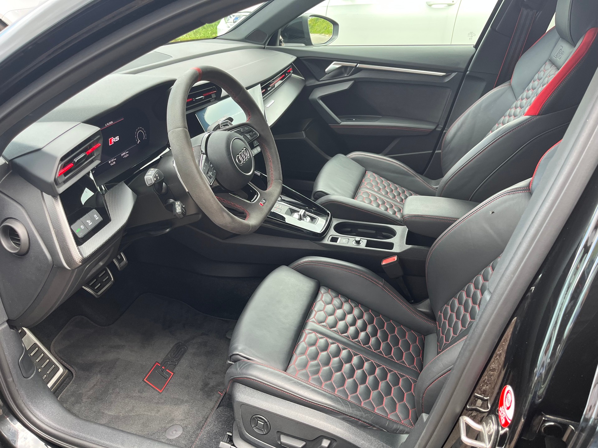 AUDI RS3 Sportback 2.5 TSI quattro S-tronic-image-5