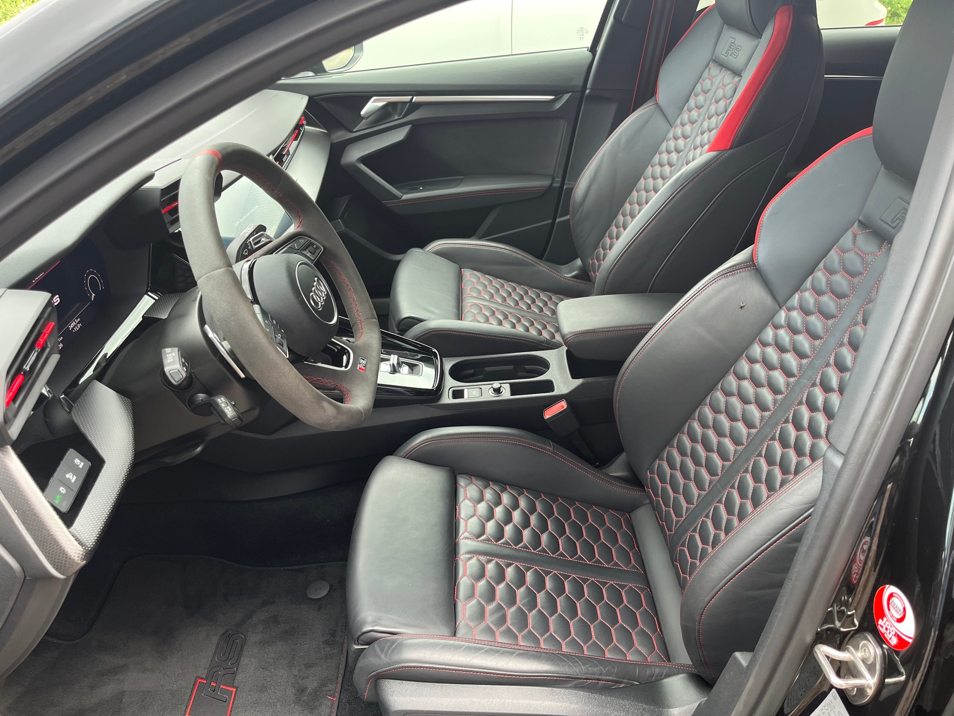 AUDI RS3 Sportback 2.5 TSI quattro S-tronic-image-6