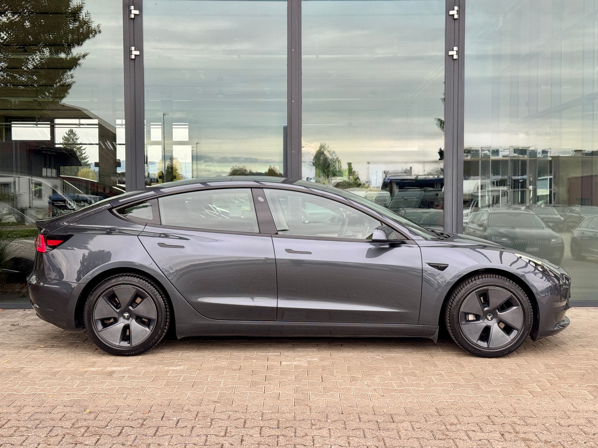 TESLA Model 3 Long Range Dual Motor AWD-image-6