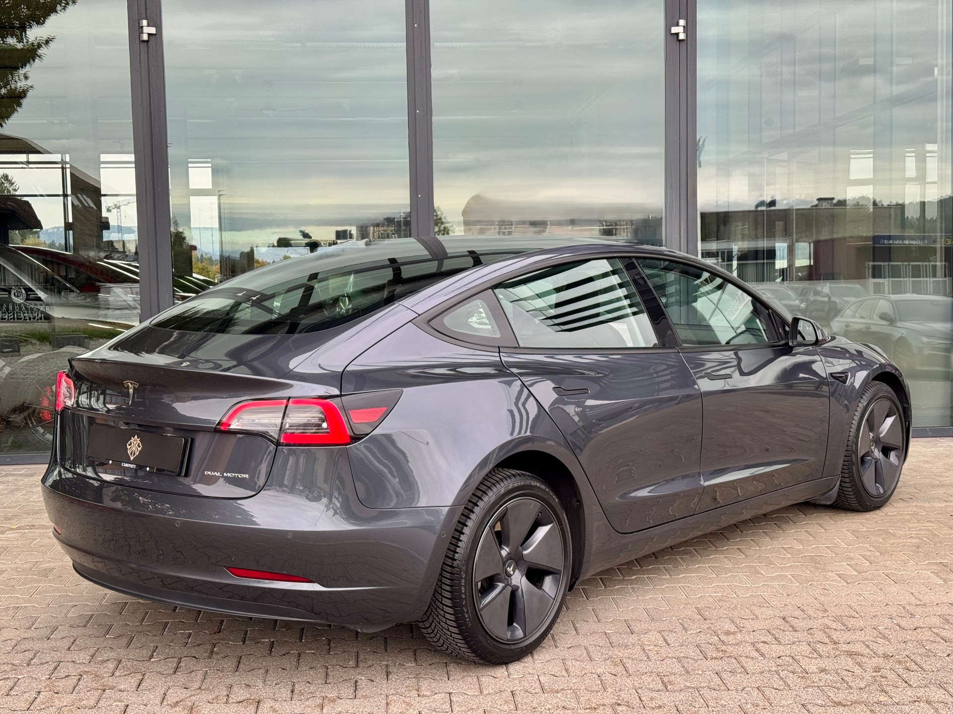 TESLA Model 3 Long Range Dual Motor AWD-image-3