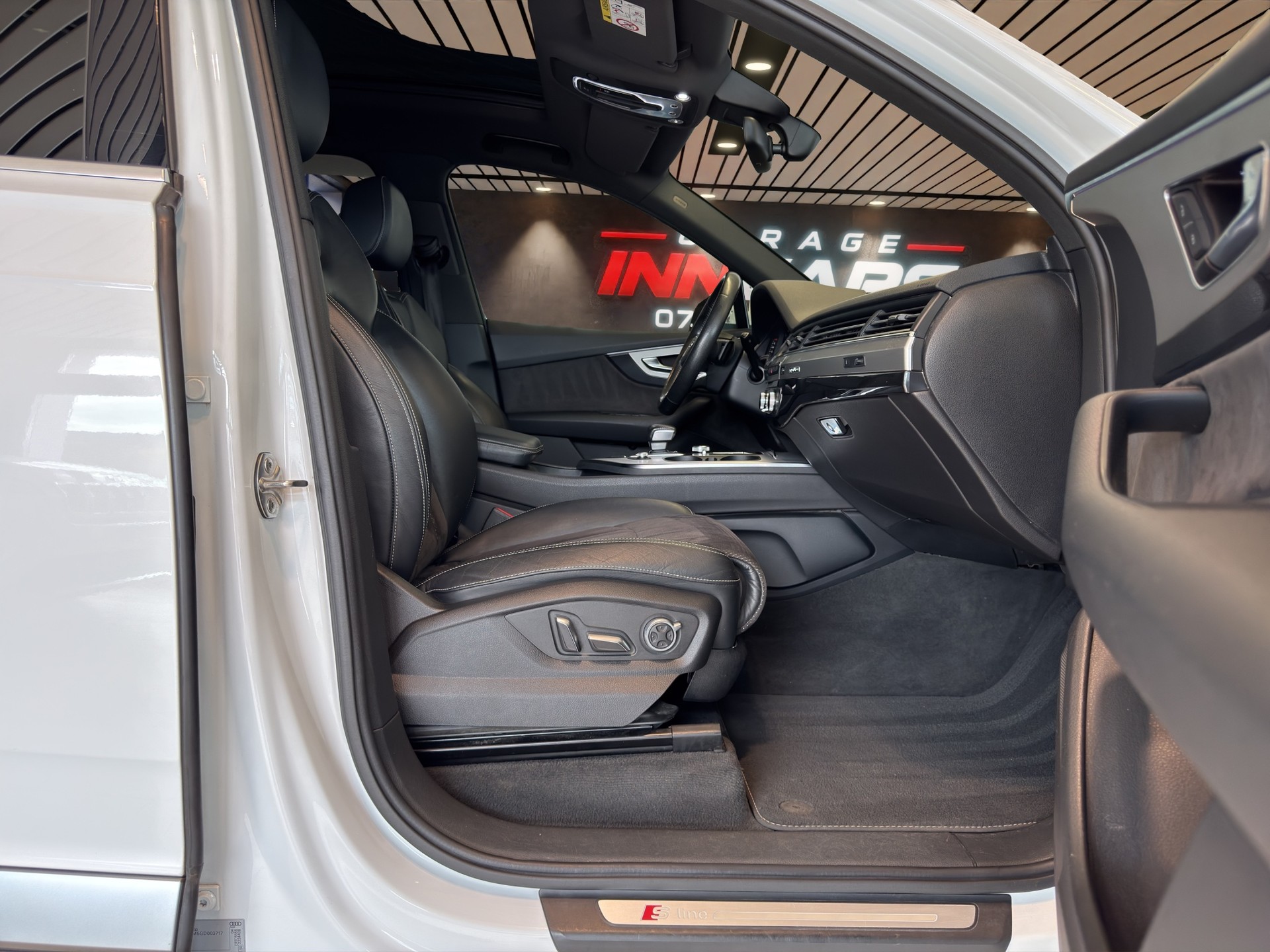 AUDI Q7 3.0 TDI quattro tiptronic S Line-image-8