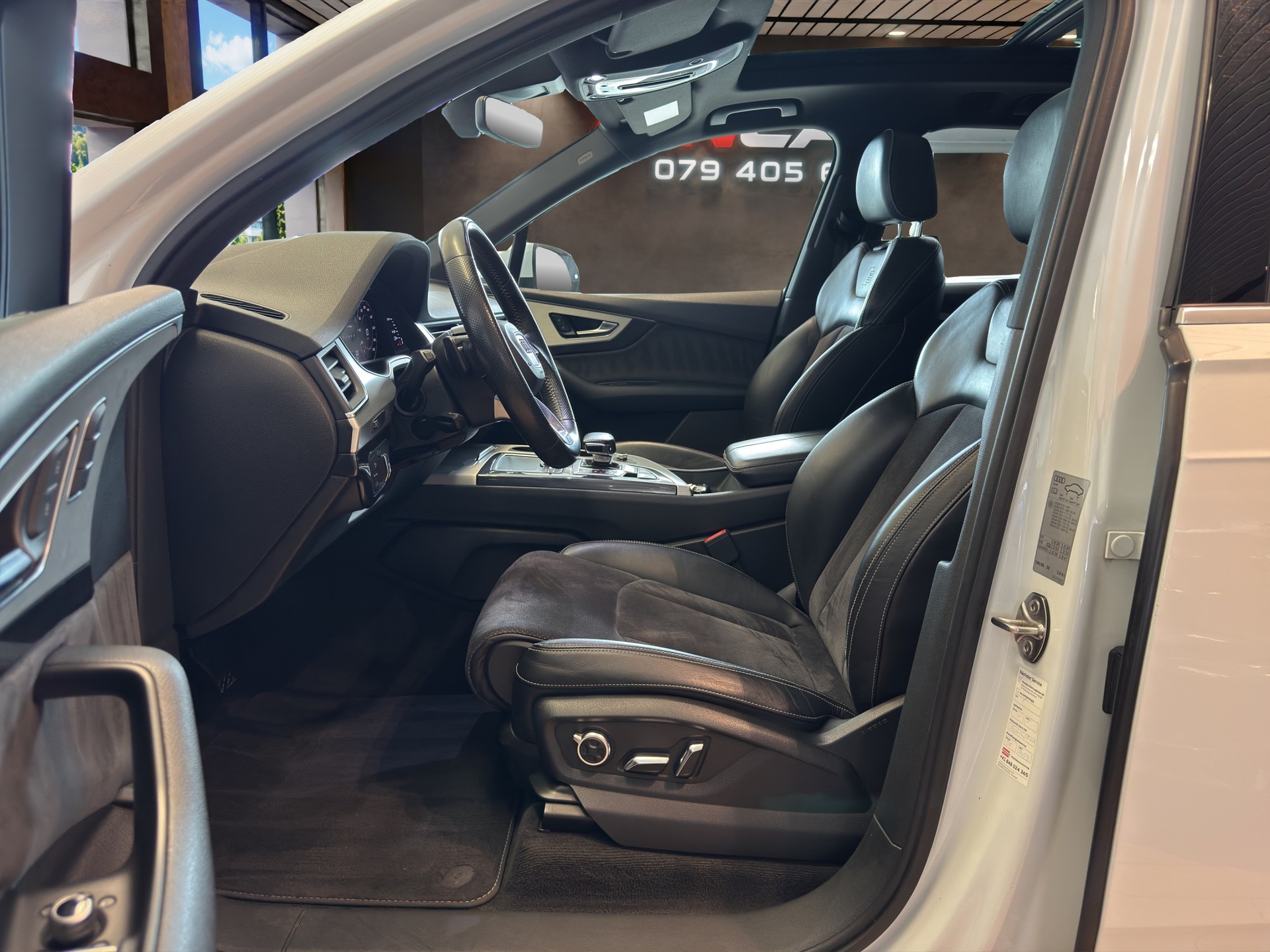 AUDI Q7 3.0 TDI quattro tiptronic S Line-image-6