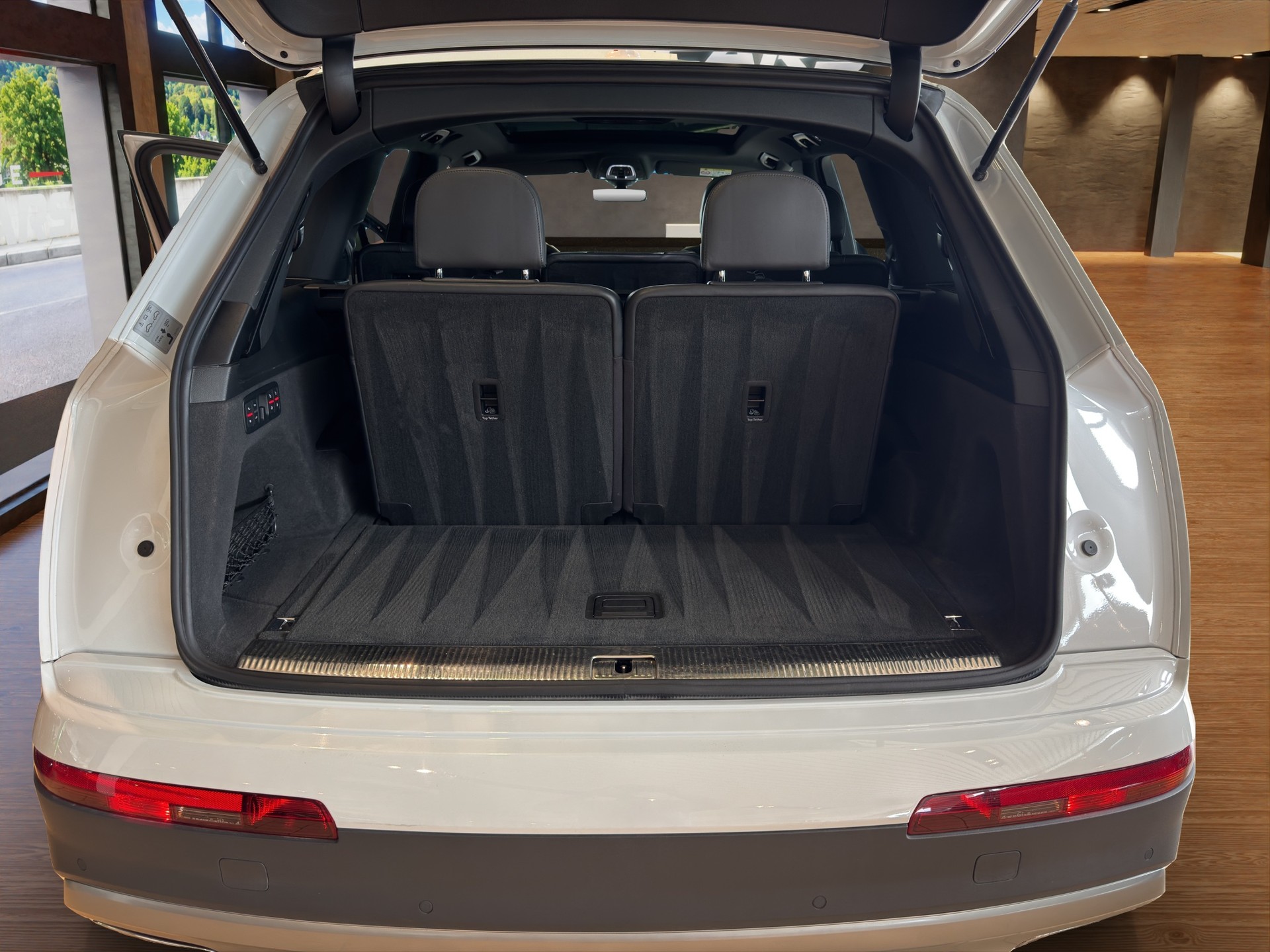 AUDI Q7 3.0 TDI quattro tiptronic S Line-image-12