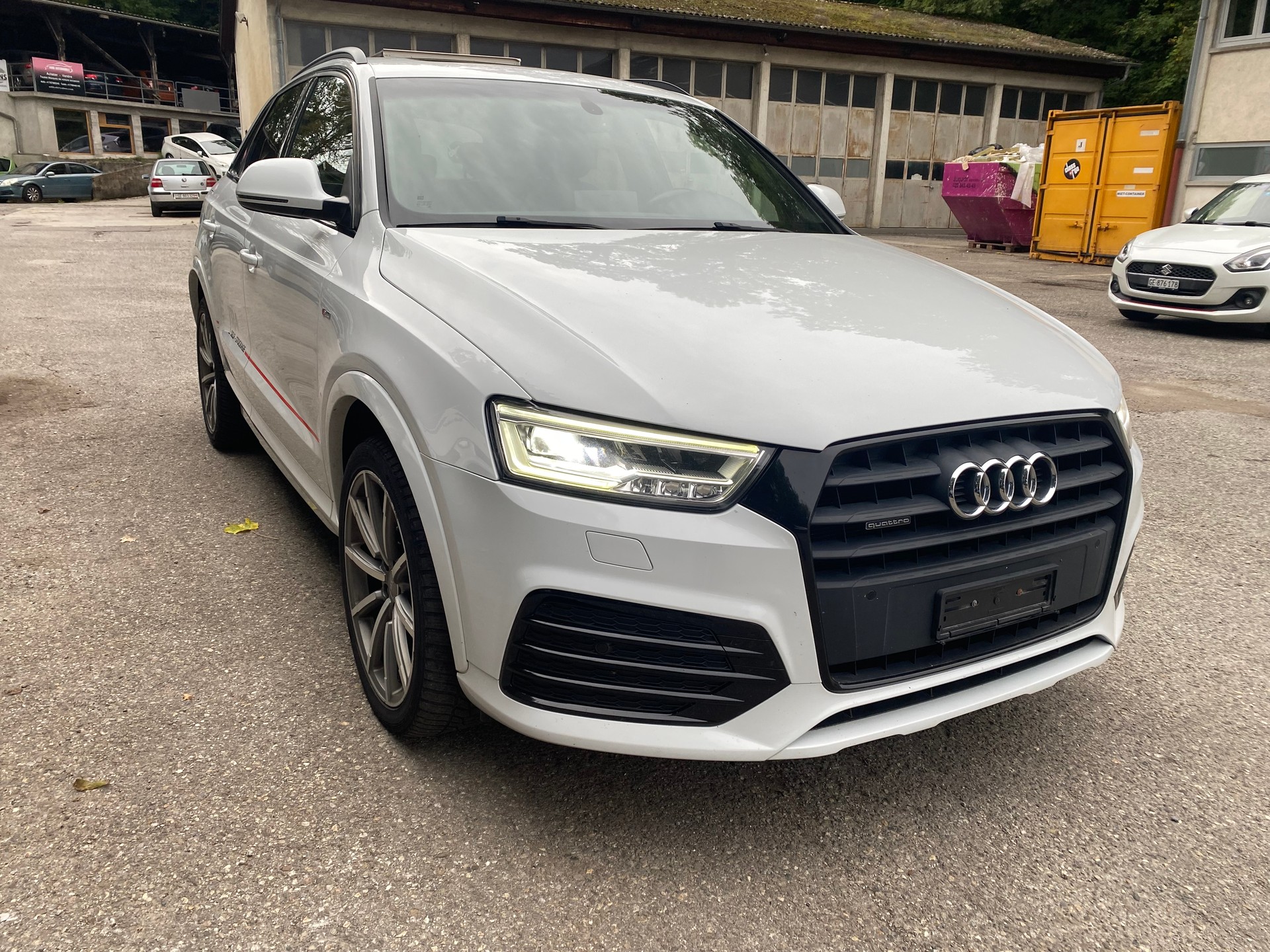 AUDI Q3 2.0 TDI design quattro S-tronic-image-1