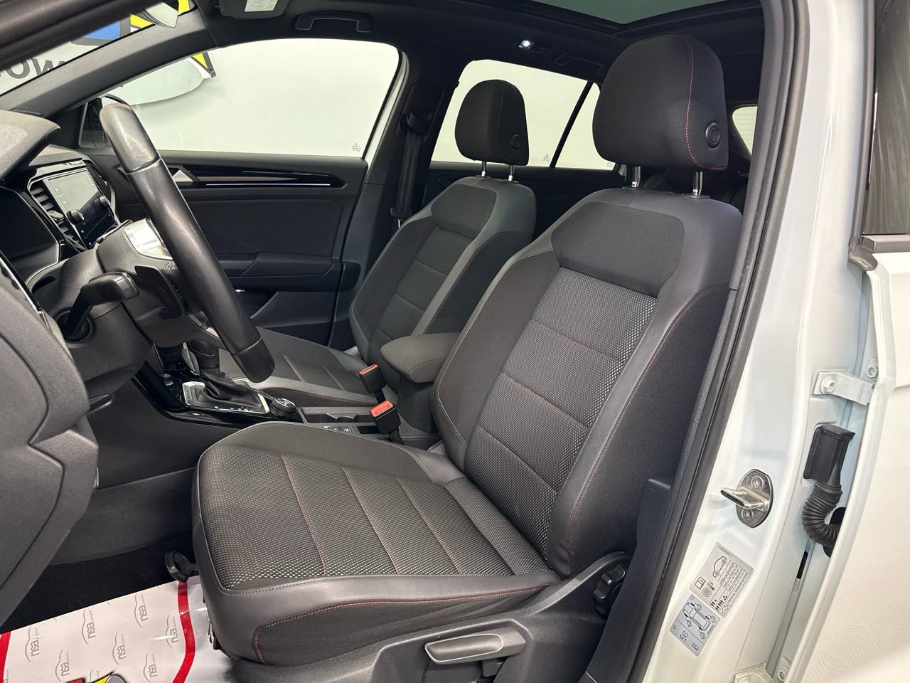 VW T-Roc 2.0TSI Sport Black Style 4Motion 190HP-image-3