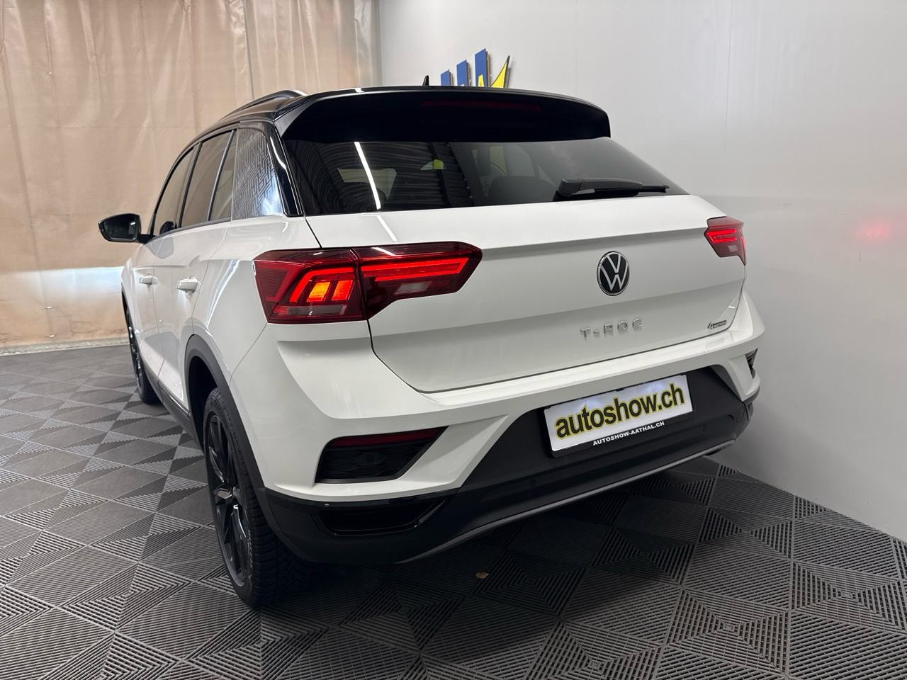 VW T-Roc 2.0TSI Sport Black Style 4Motion 190HP-image-11