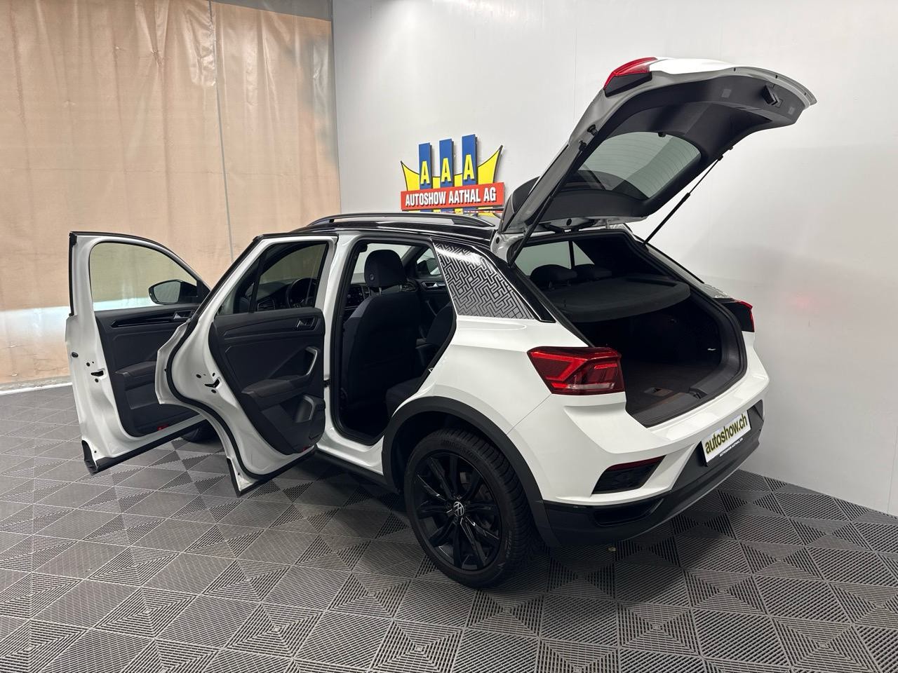 VW T-Roc 2.0TSI Sport Black Style 4Motion 190HP-image-10
