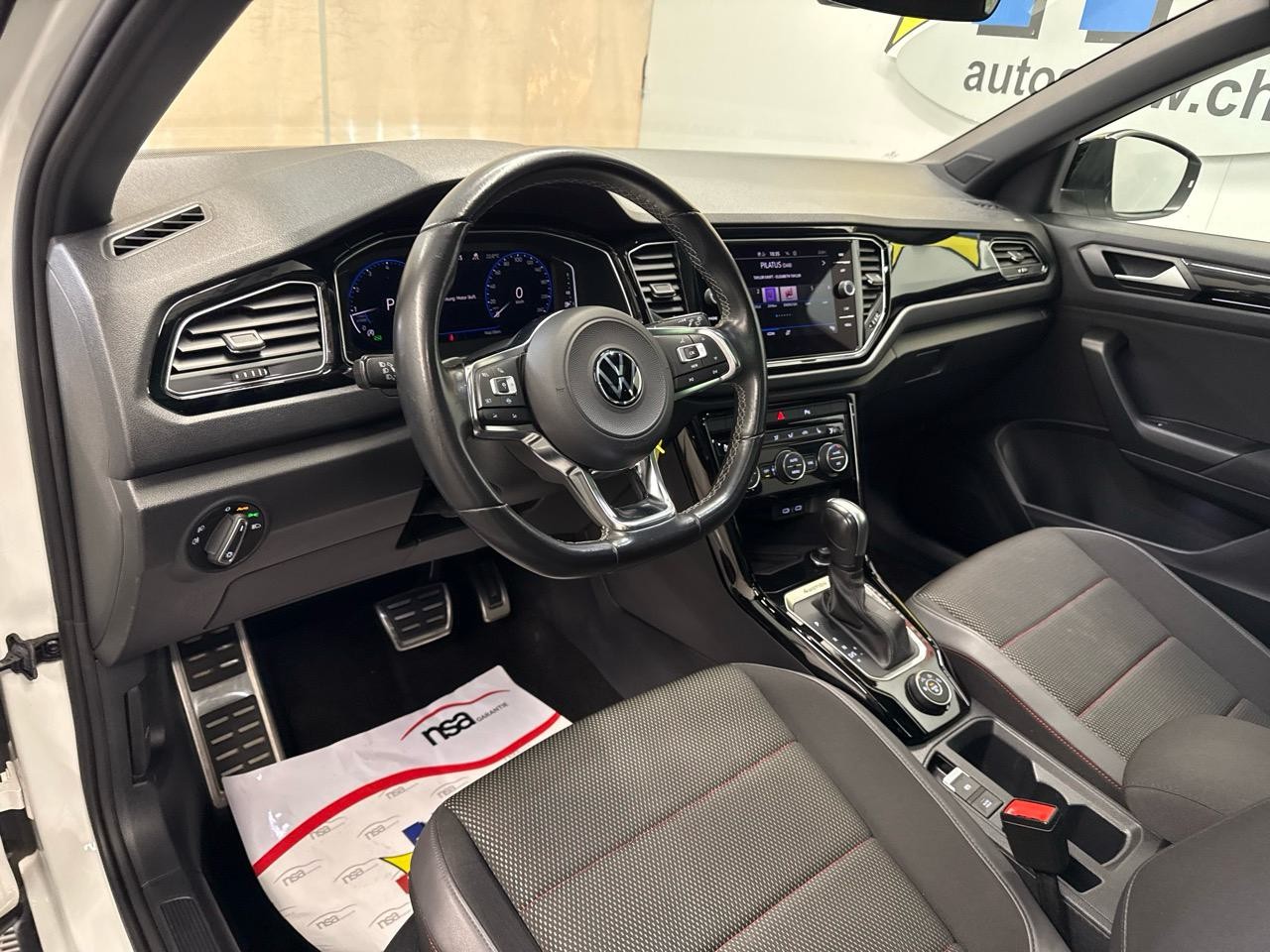 VW T-Roc 2.0TSI Sport Black Style 4Motion 190HP-image-2