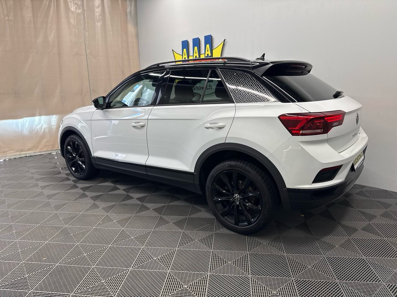 VW T-Roc 2.0TSI Sport Black Style 4Motion 190HP-image-1
