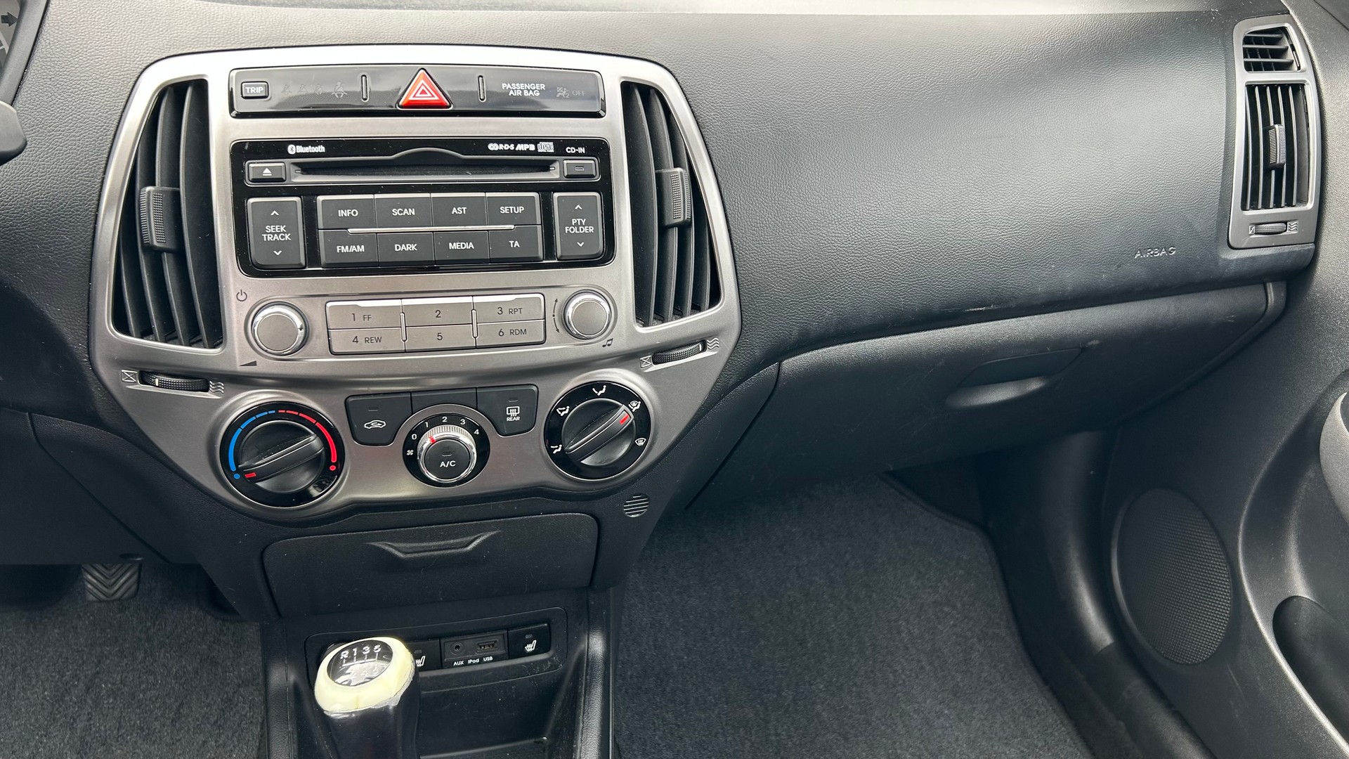 HYUNDAI i20 1.4 Style-image-7