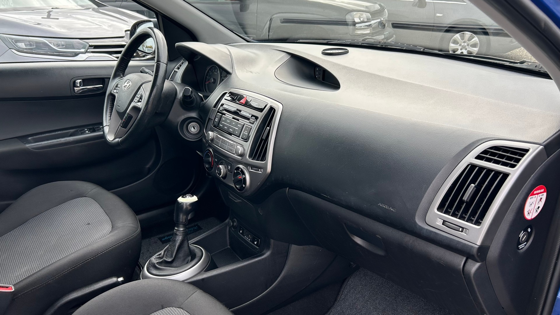 HYUNDAI i20 1.4 Style-image-9