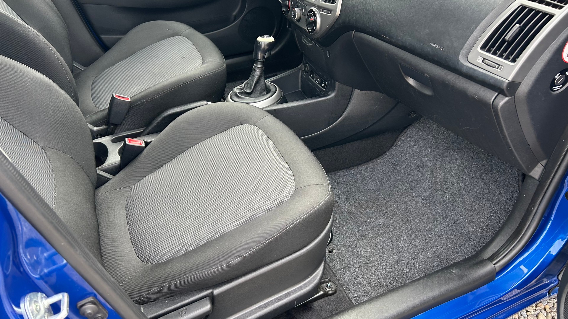 HYUNDAI i20 1.4 Style-image-12