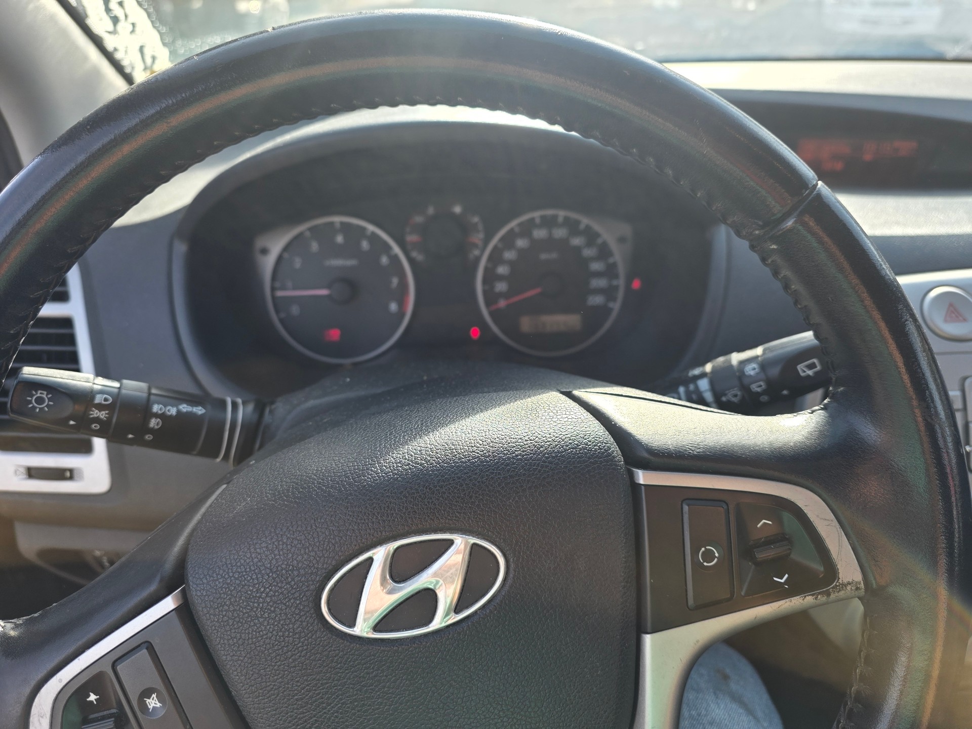 HYUNDAI i20 1.4 Style-image-5