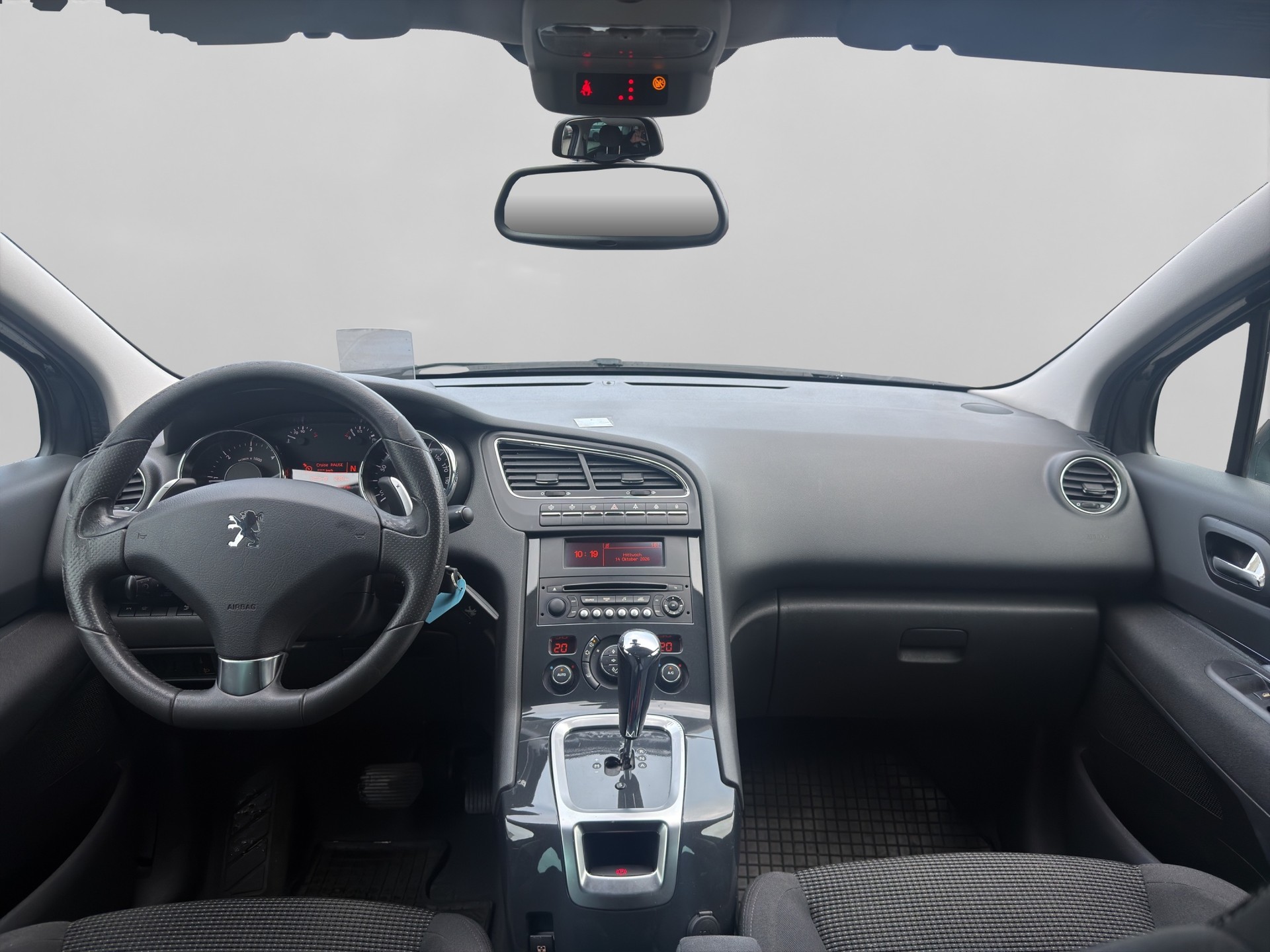 PEUGEOT 5008 1.6 HDI Allure EGS6-image-11