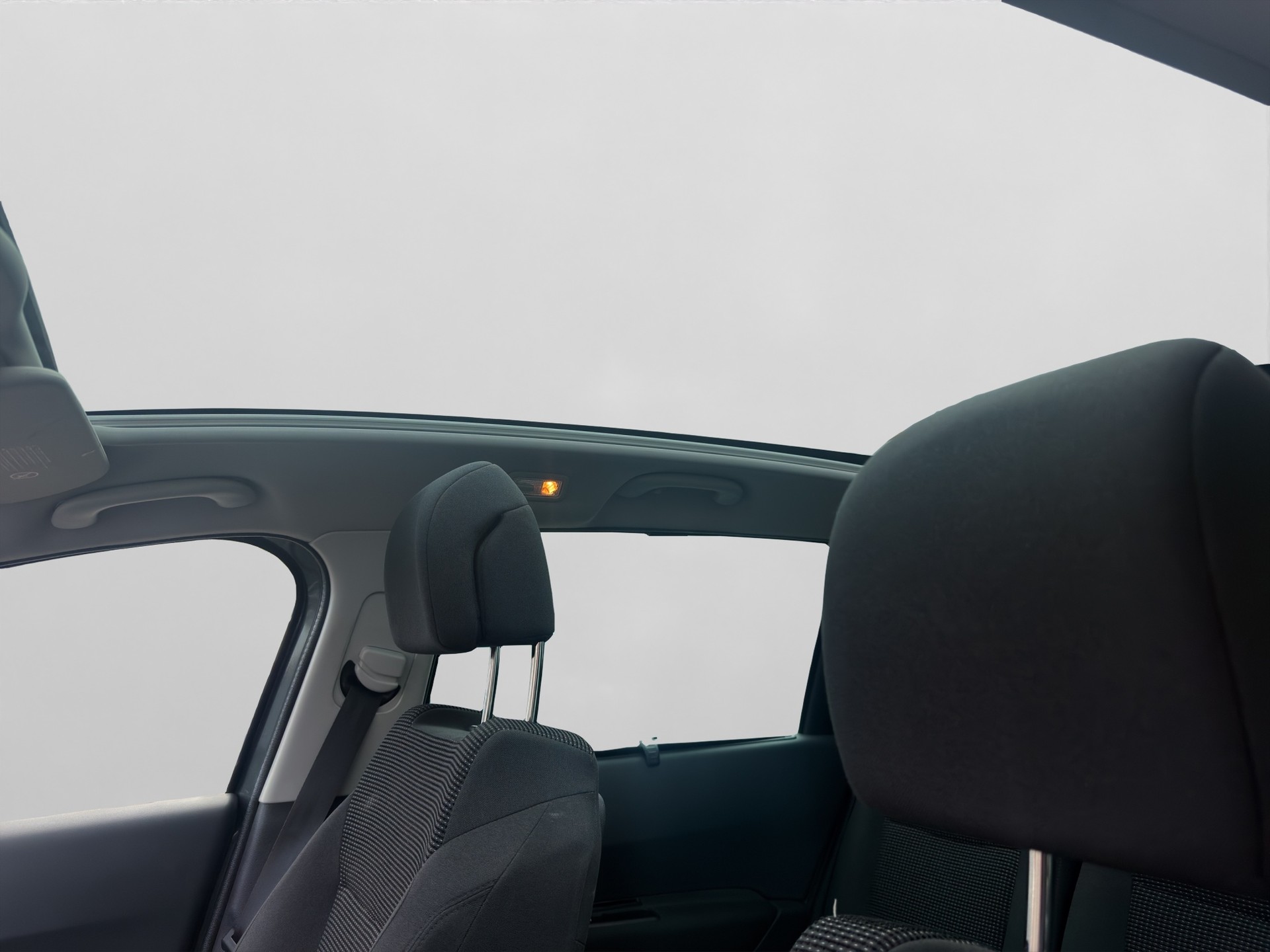 PEUGEOT 5008 1.6 HDI Allure EGS6-image-13
