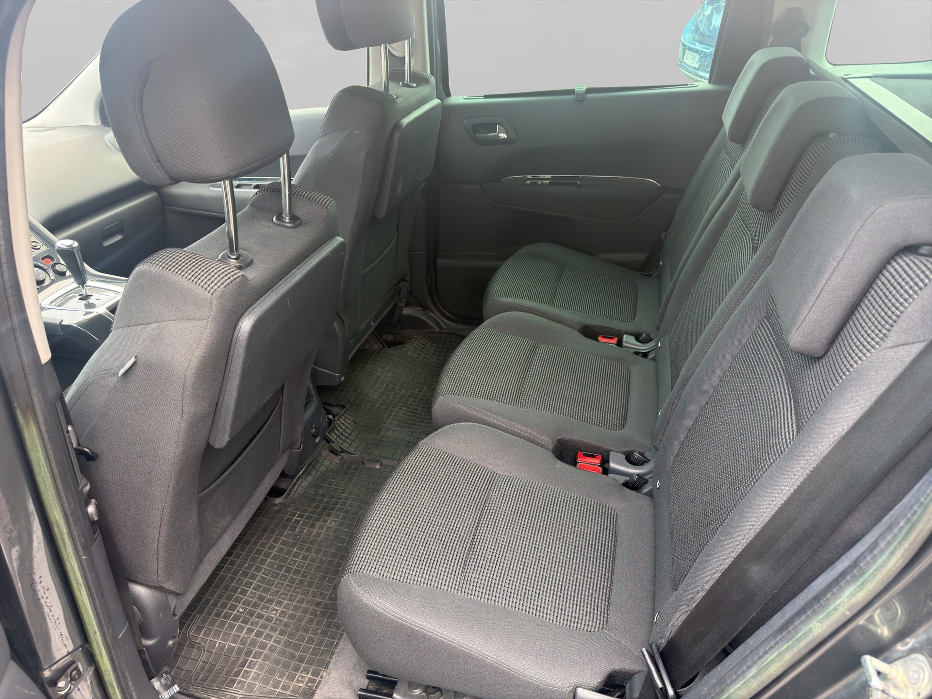PEUGEOT 5008 1.6 HDI Allure EGS6-image-10