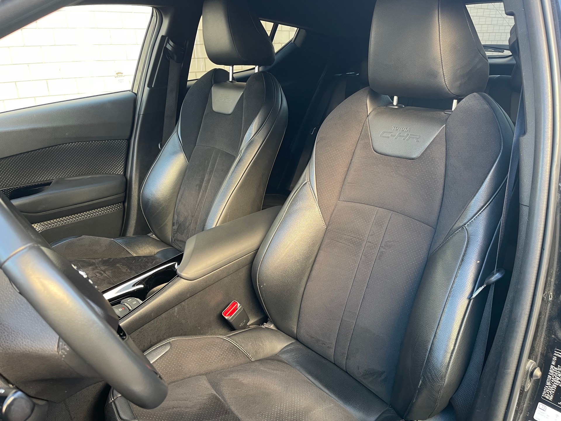 TOYOTA C-HR 2.0 VVTi HSD Move-image-14