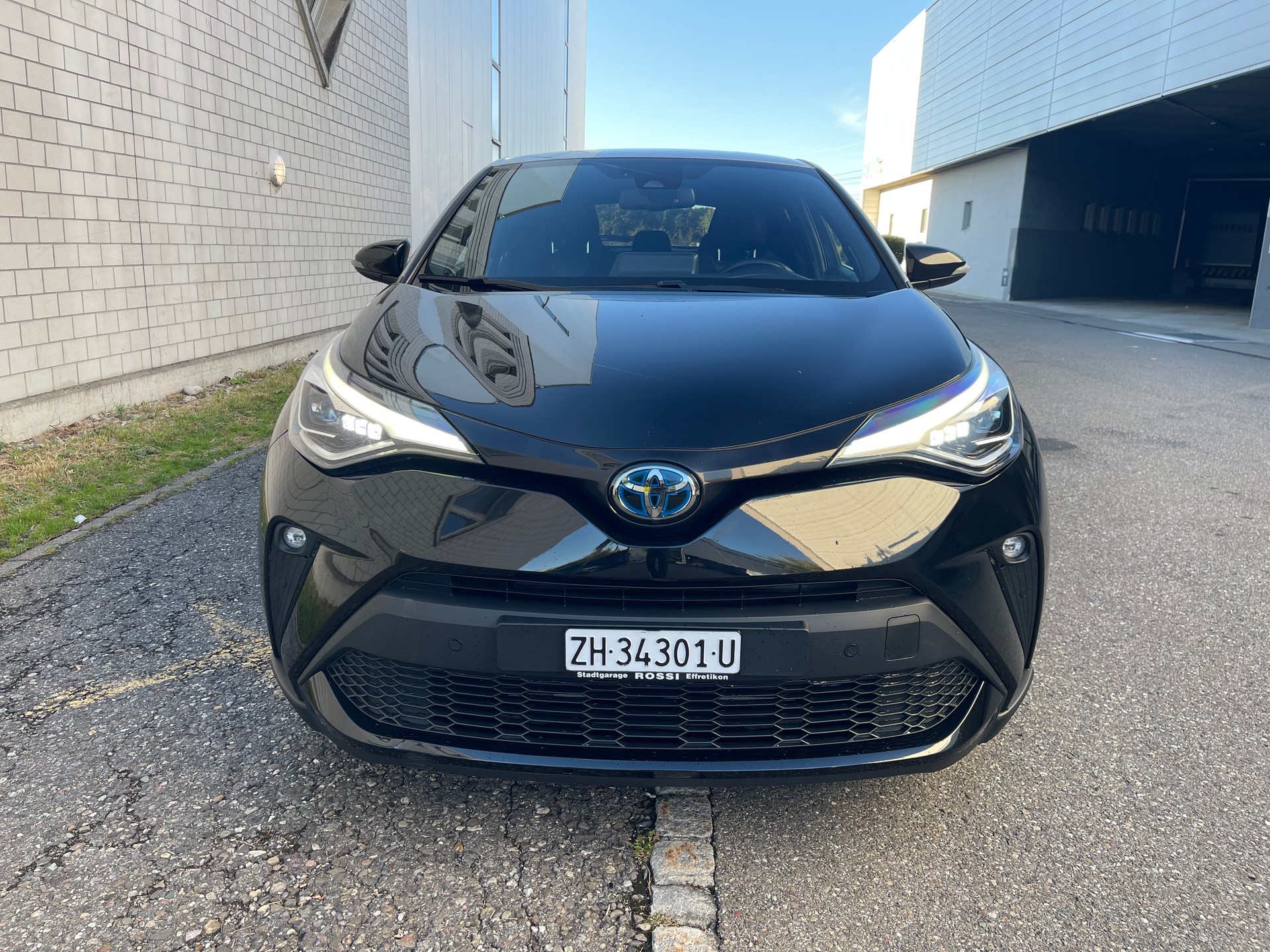 TOYOTA C-HR 2.0 VVTi HSD Move-image-2