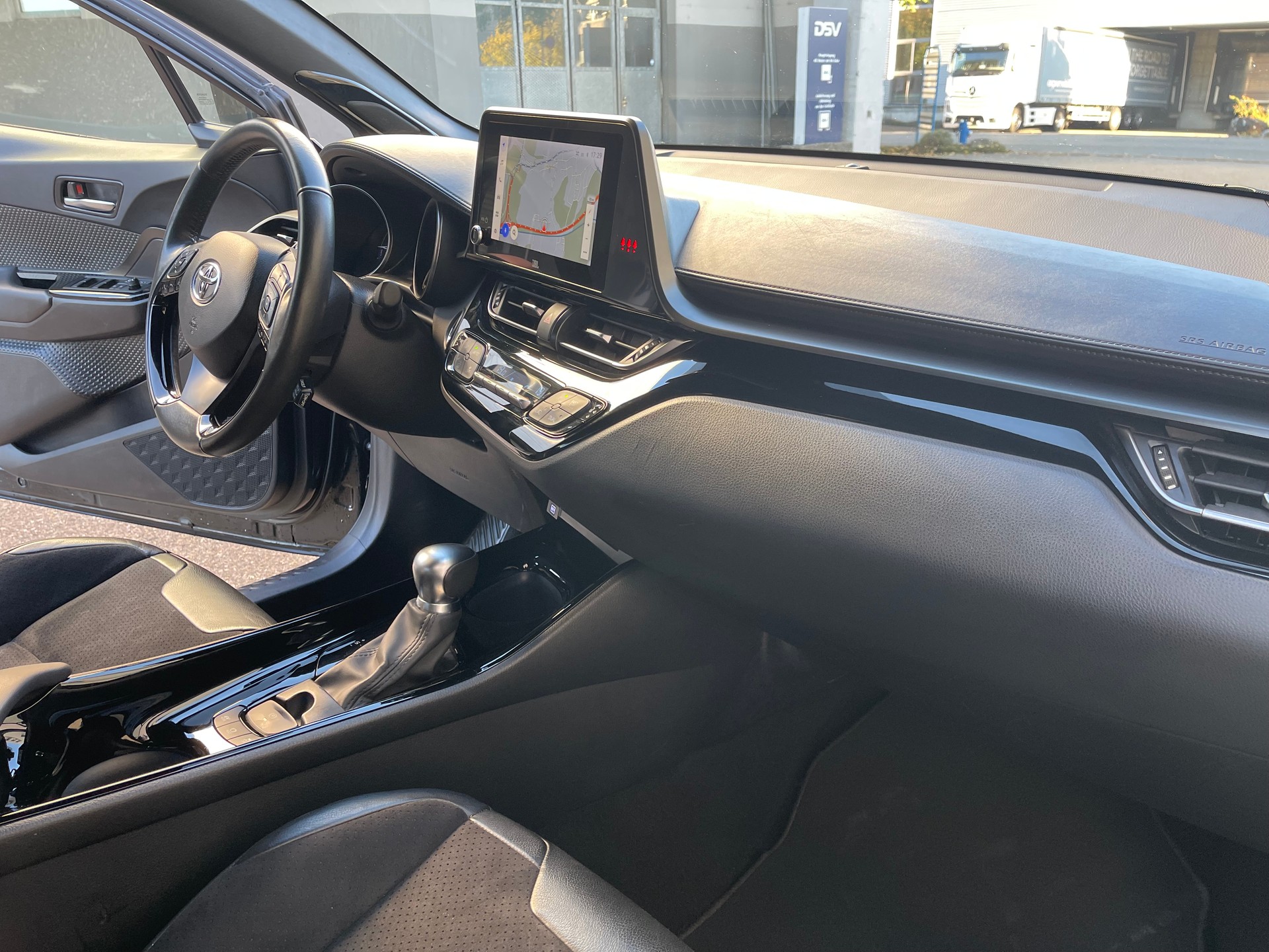 TOYOTA C-HR 2.0 VVTi HSD Move-image-13
