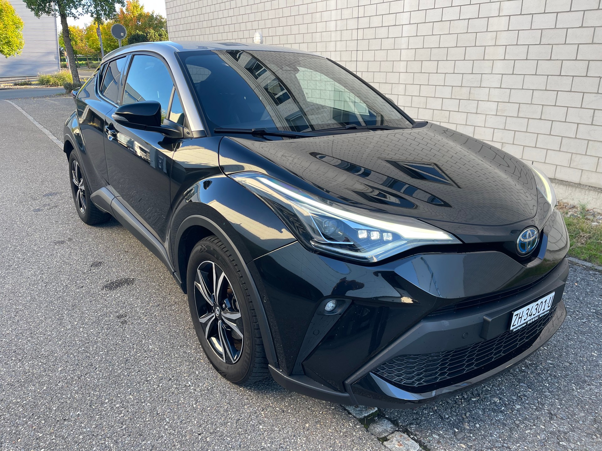TOYOTA C-HR 2.0 VVTi HSD Move-image-1
