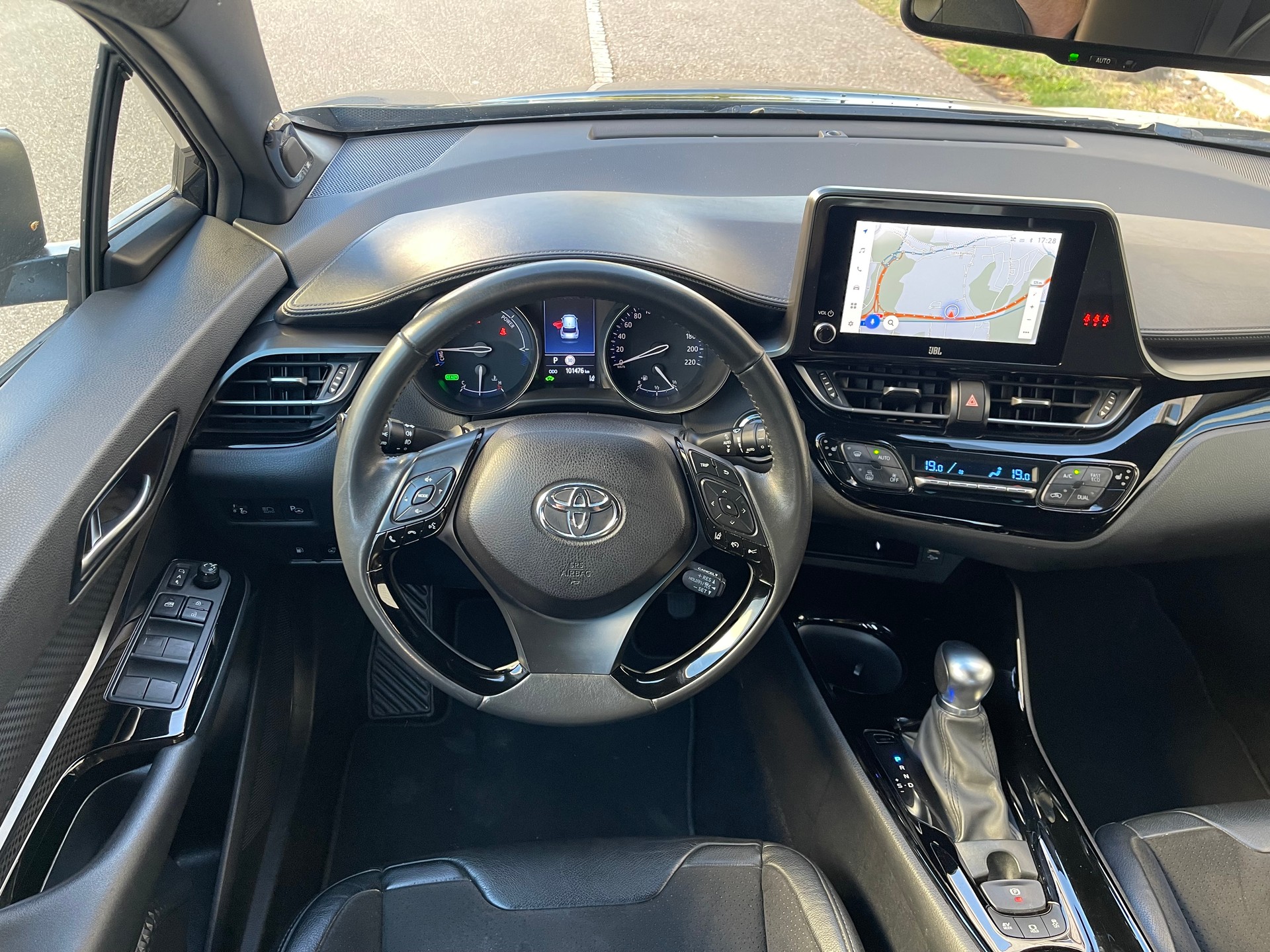 TOYOTA C-HR 2.0 VVTi HSD Move-image-8