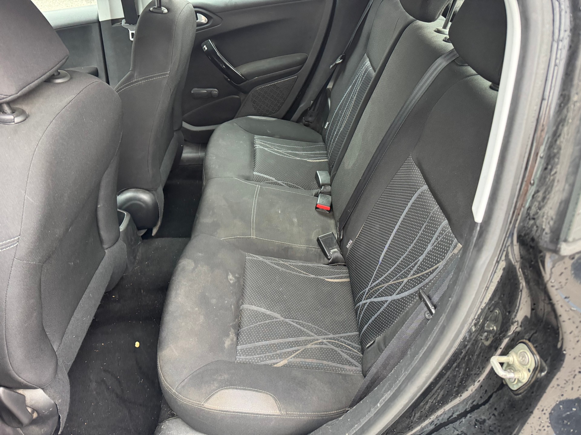 PEUGEOT 208 1.2 VTI Style-image-9