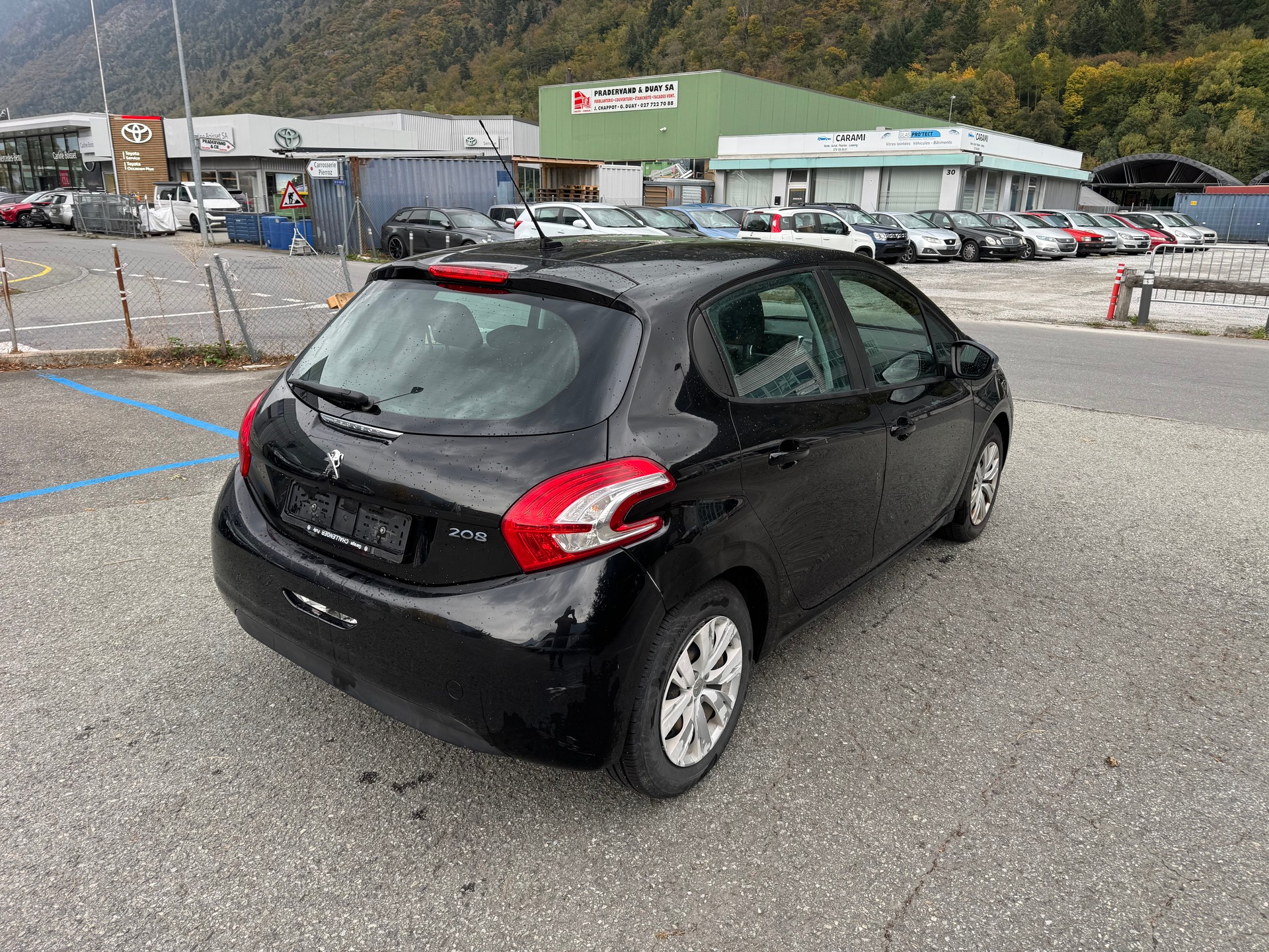 PEUGEOT 208 1.2 VTI Style-image-4