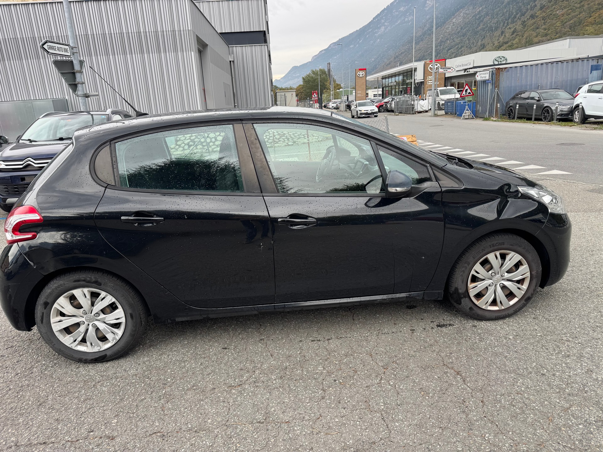 PEUGEOT 208 1.2 VTI Style-image-3