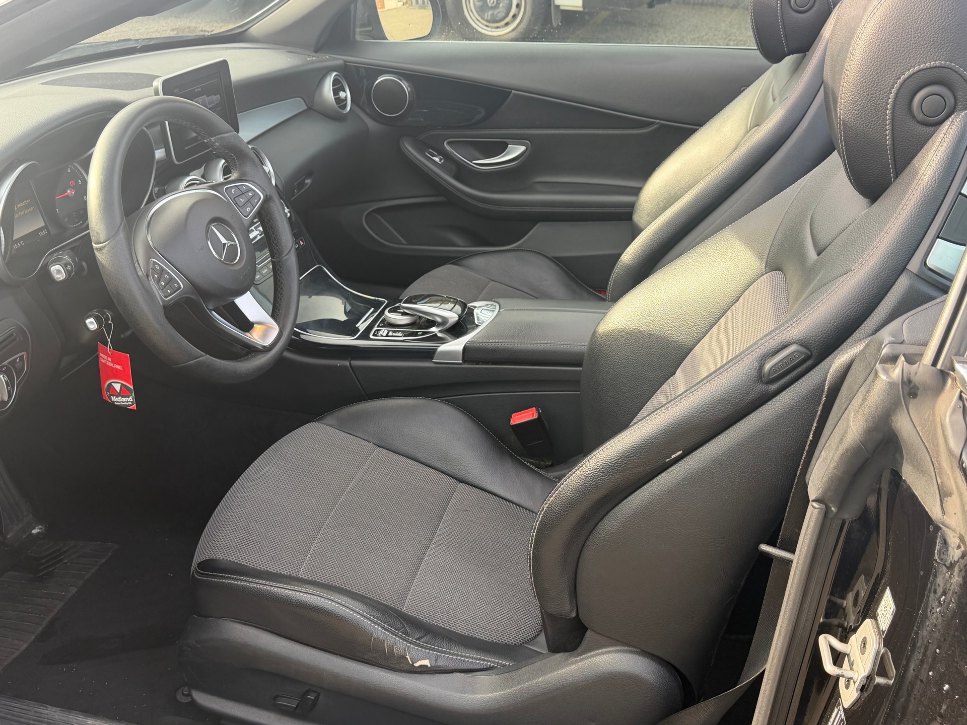 MERCEDES-BENZ C 220 d Cabriolet AMG Line 4Matic 9G-Tronic-image-10