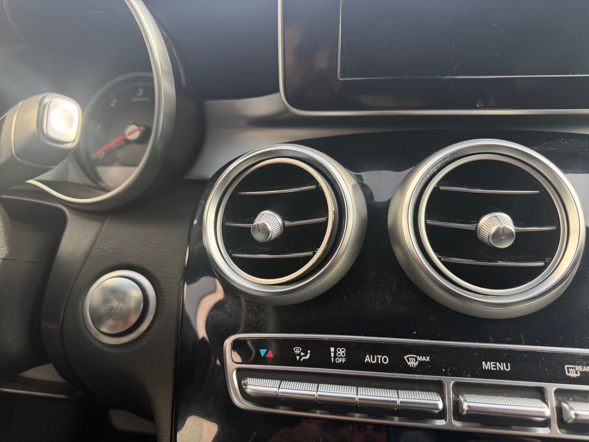 MERCEDES-BENZ C 220 d Cabriolet AMG Line 4Matic 9G-Tronic-image-12