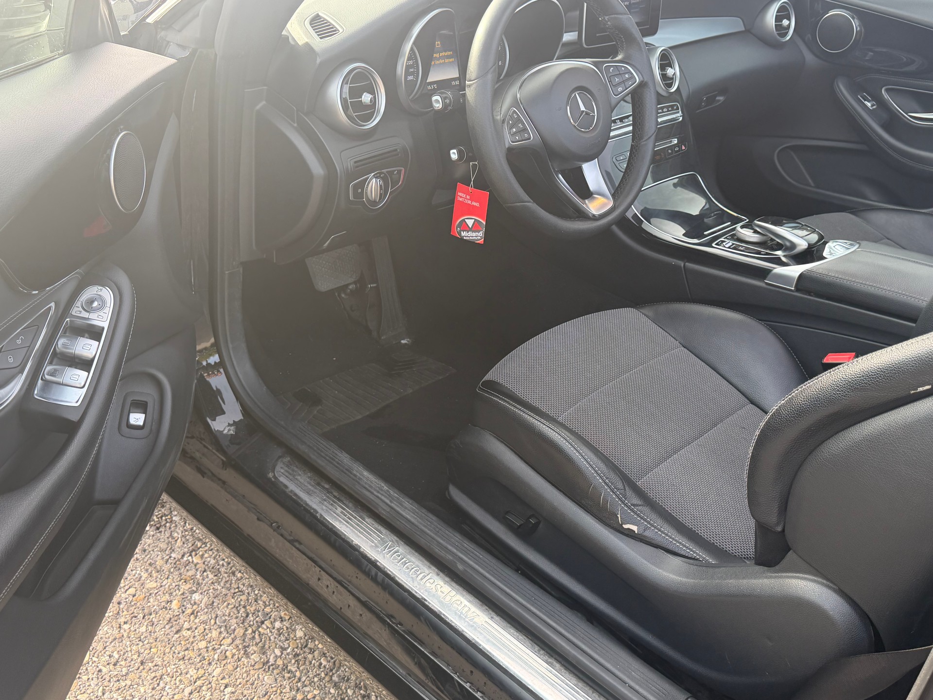 MERCEDES-BENZ C 220 d Cabriolet AMG Line 4Matic 9G-Tronic-image-11